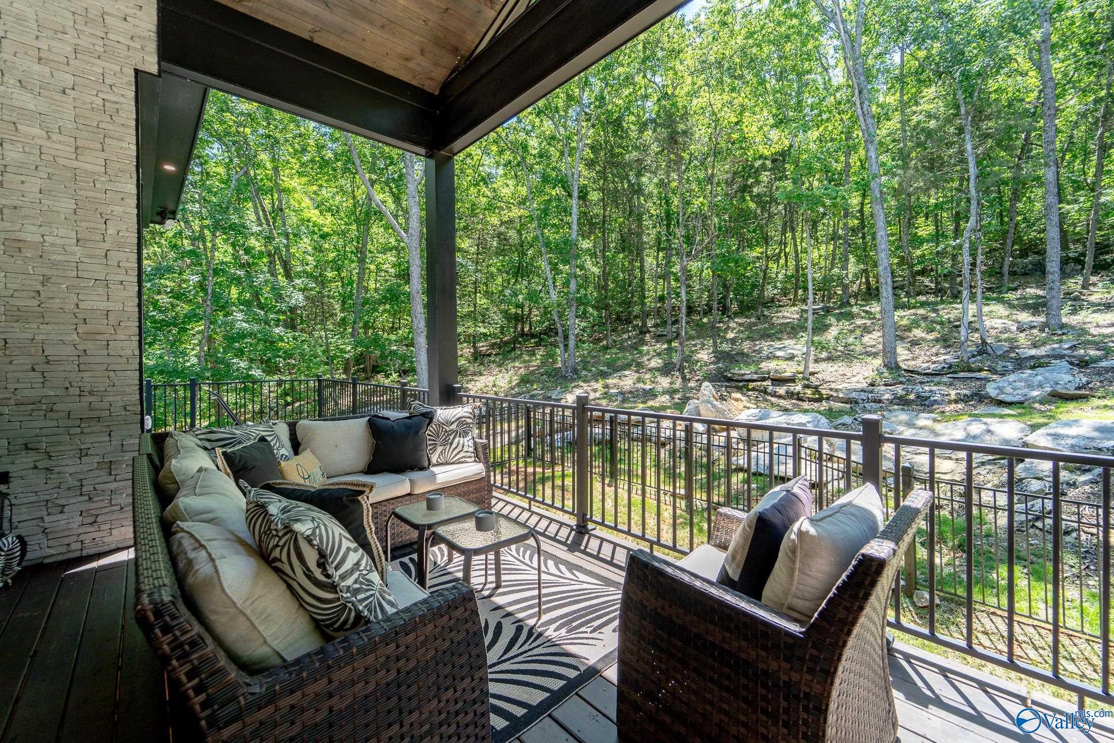 Huntsville, Alabama, 35803, United States, 4 Bedrooms Bedrooms, ,4 BathroomsBathrooms,Residential,Active,1996296