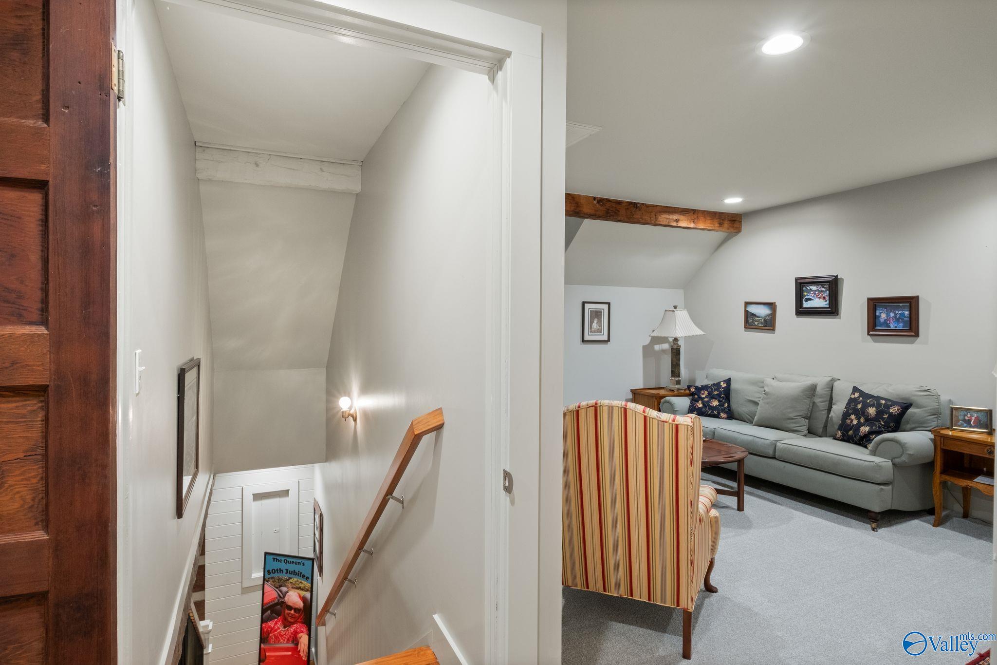 Guntersville, Alabama, 35976, United States, 5 Bedrooms Bedrooms, ,4 BathroomsBathrooms,Residential,Active,1880005