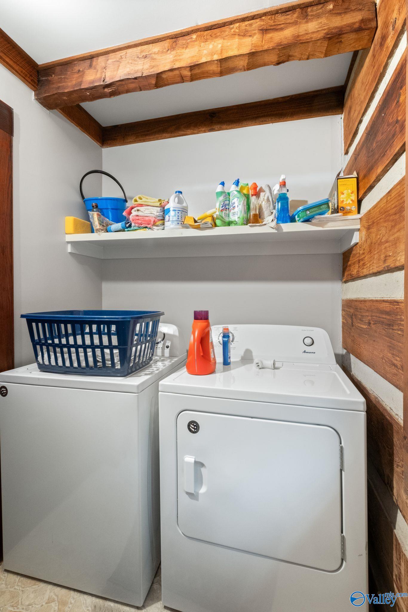 Guntersville, Alabama, 35976, United States, 5 Bedrooms Bedrooms, ,4 BathroomsBathrooms,Residential,Active,1880005