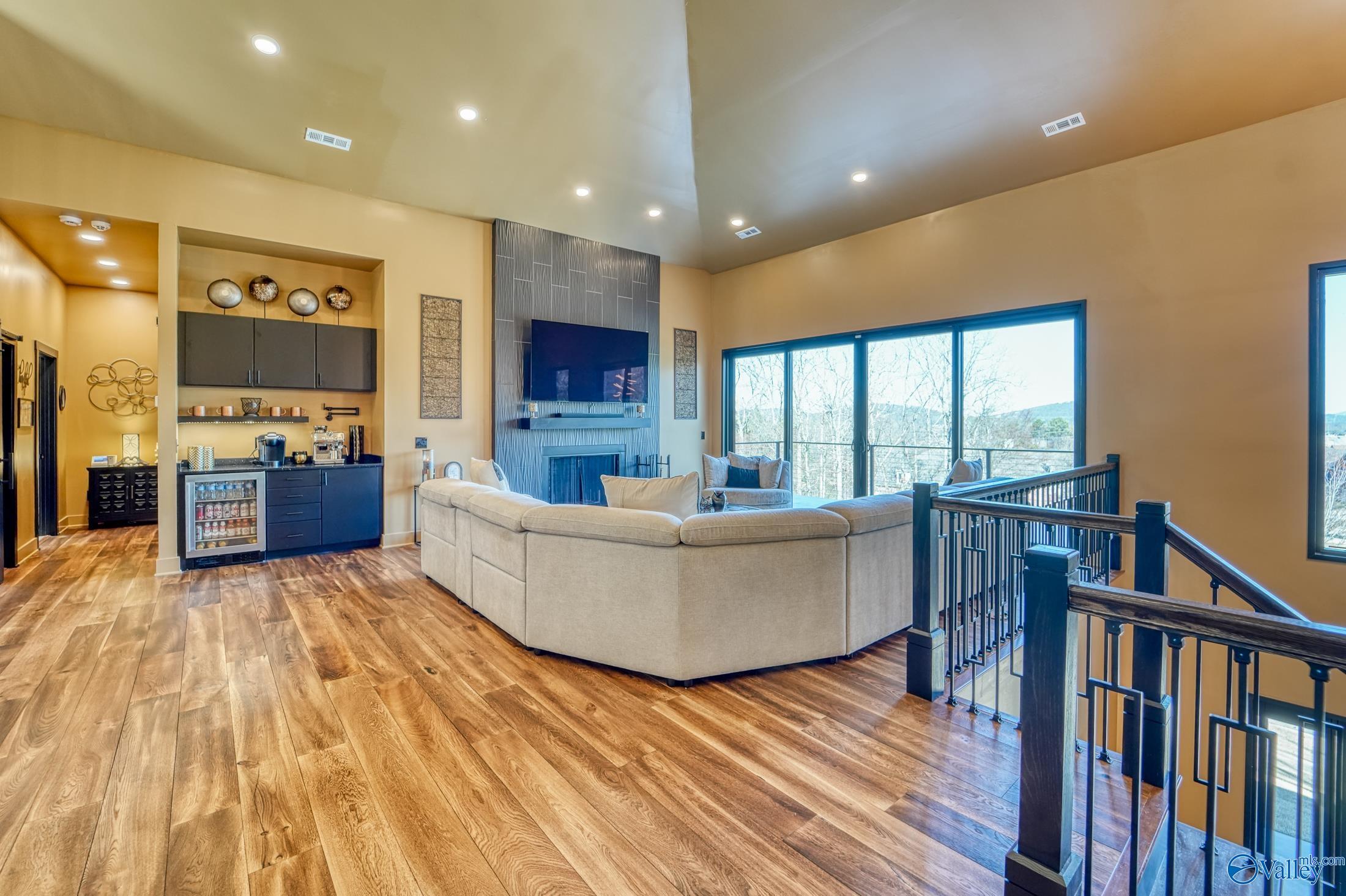 Huntsville, Alabama, 35803, United States, 4 Bedrooms Bedrooms, ,4 BathroomsBathrooms,Residential,Active,1996296