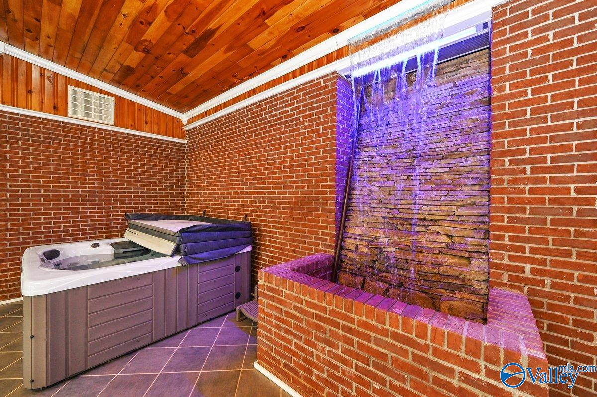 Rogersville, Alabama, 35652, United States, 6 Bedrooms Bedrooms, ,8 BathroomsBathrooms,Residential,Active,1996276