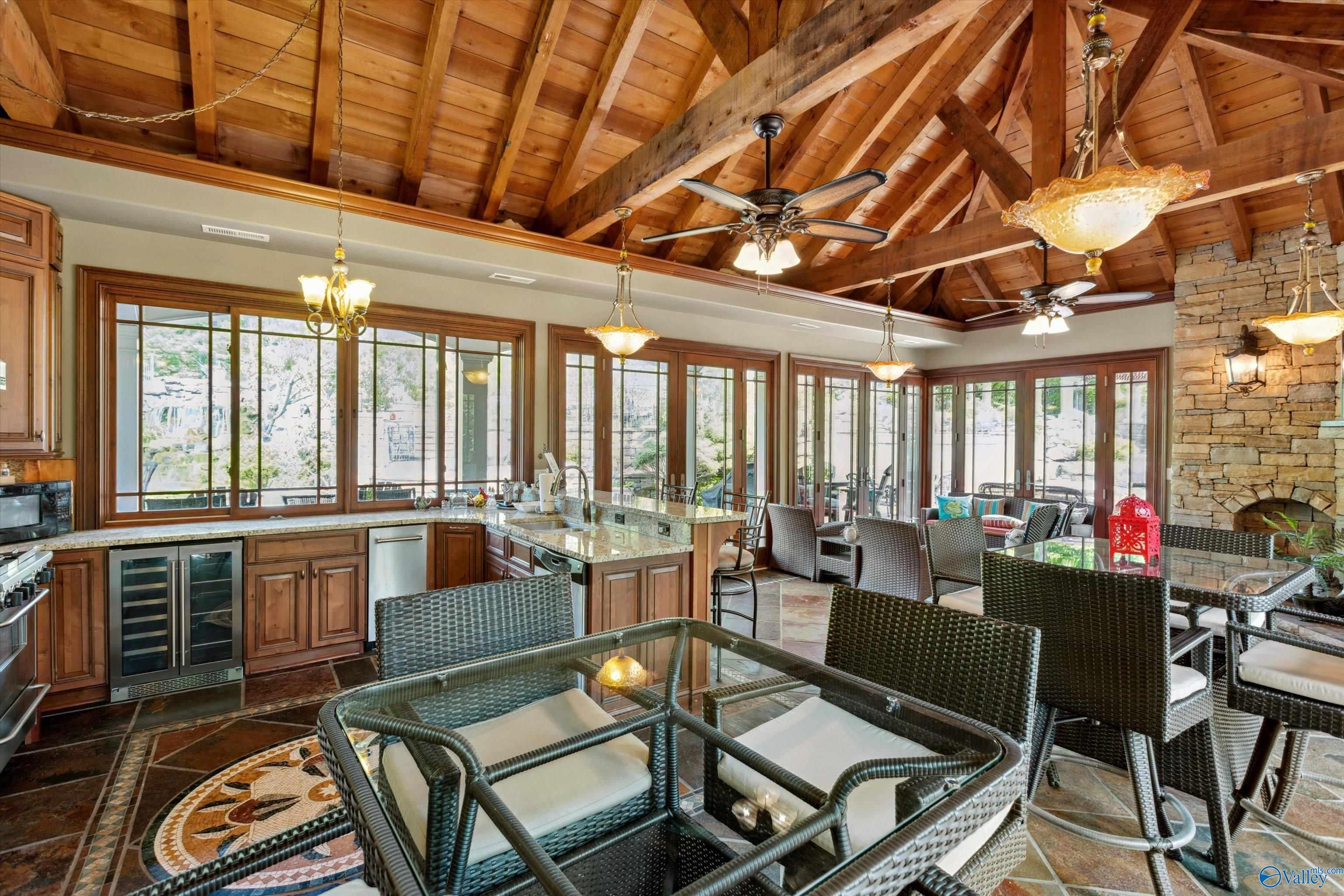 Huntsville, Alabama, 35801, United States, ,8 BathroomsBathrooms,Residential,Active,1832329