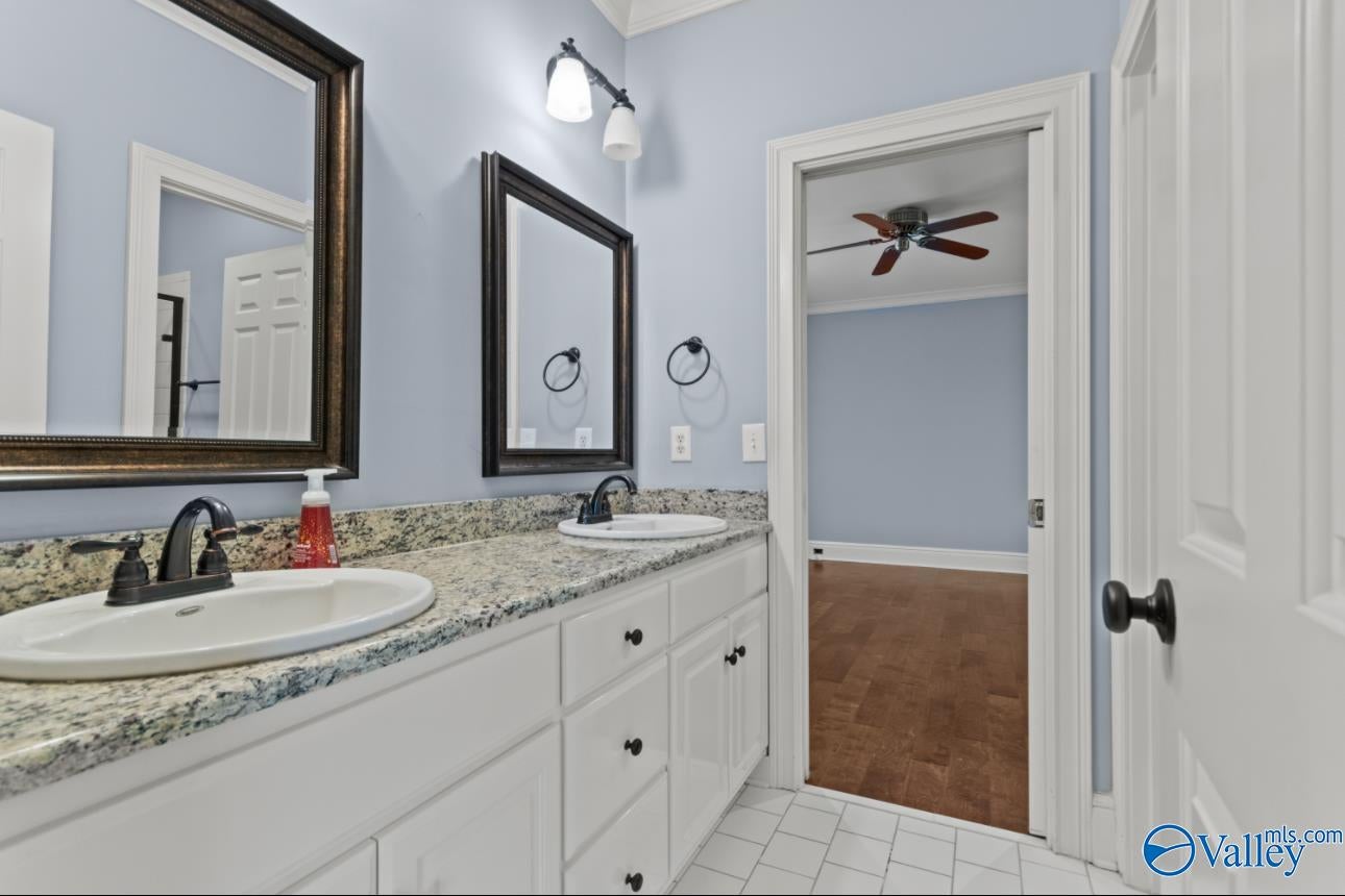 Decatur, Alabama, 35603, United States, 4 Bedrooms Bedrooms, ,5 BathroomsBathrooms,Residential,Active,2008258