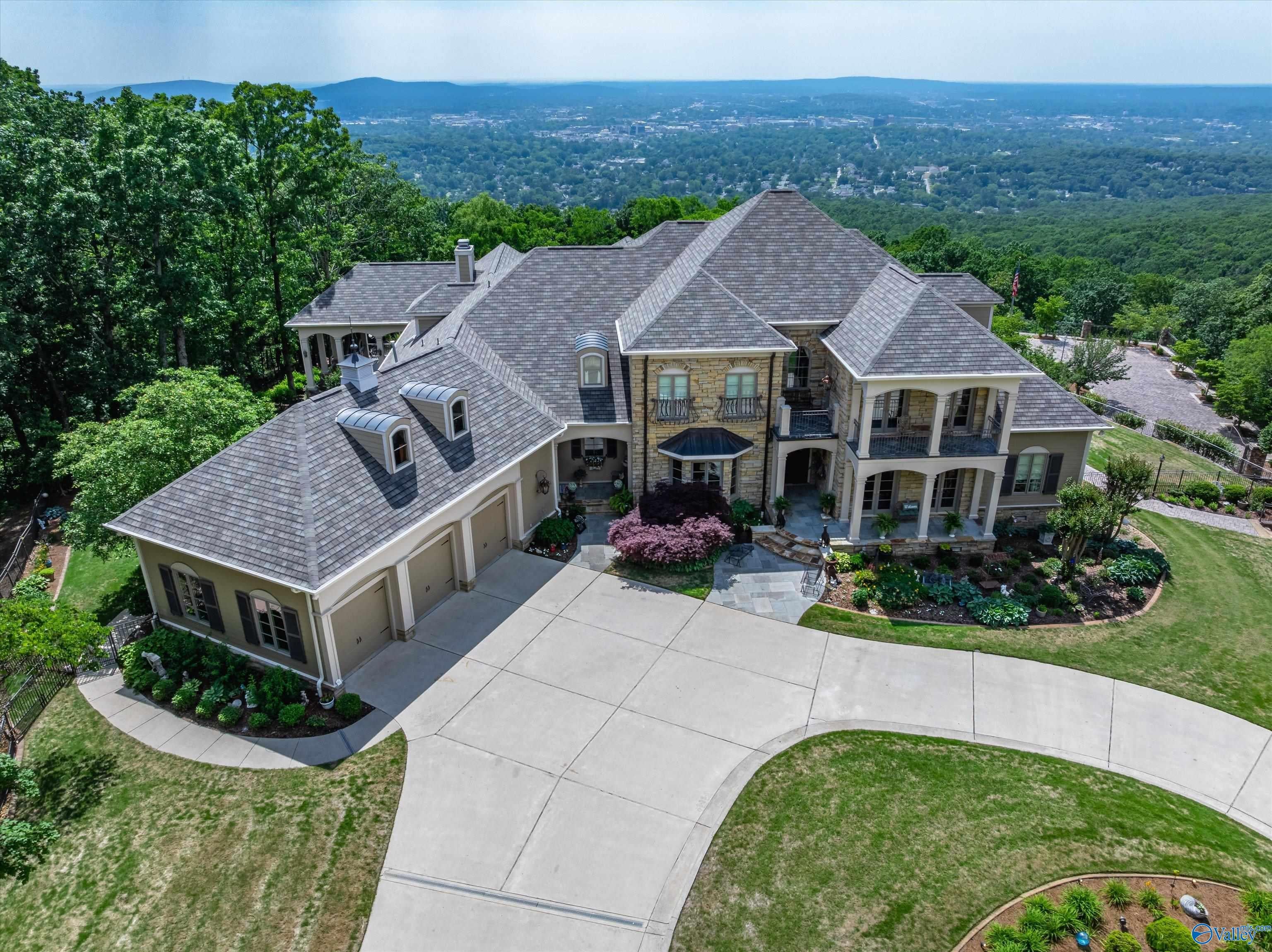 Huntsville, Alabama, 35801, United States, ,8 BathroomsBathrooms,Residential,Active,1832329