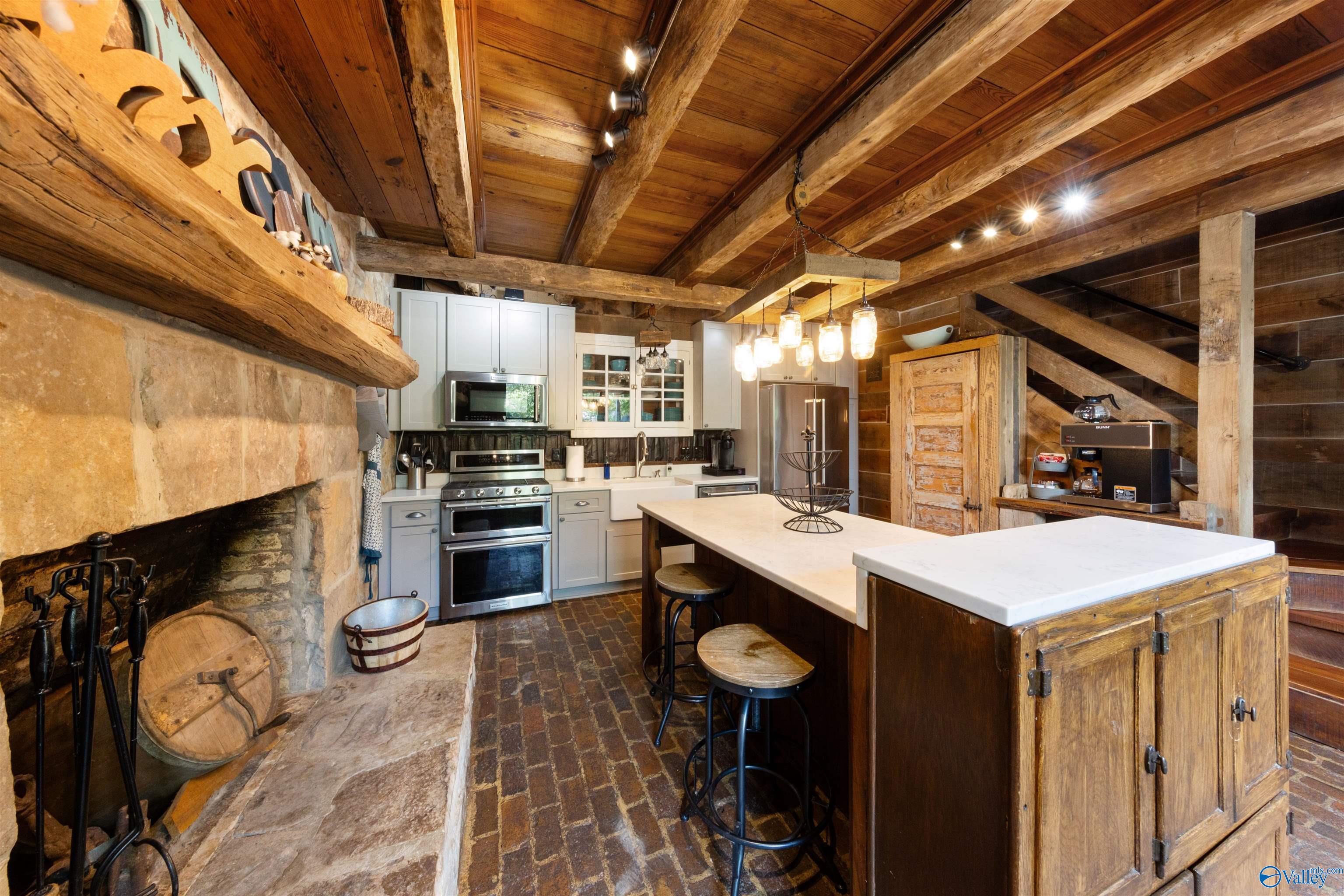 Langston, Alabama, 35755, United States, 5 Bedrooms Bedrooms, ,7 BathroomsBathrooms,Residential,Active,1953425