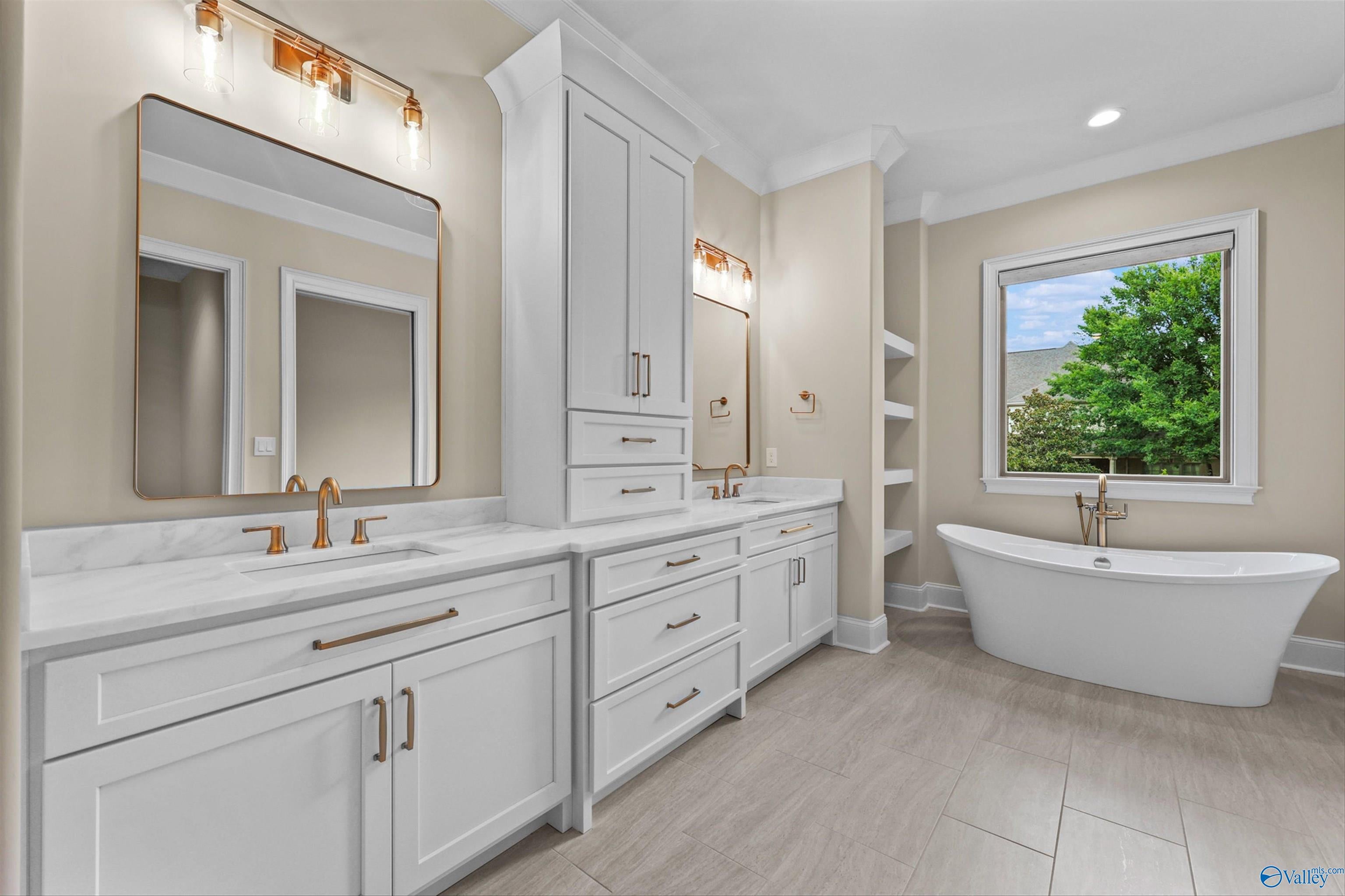 Gurley, Alabama, 35748, United States, 4 Bedrooms Bedrooms, ,4 BathroomsBathrooms,Residential,Active,1781606