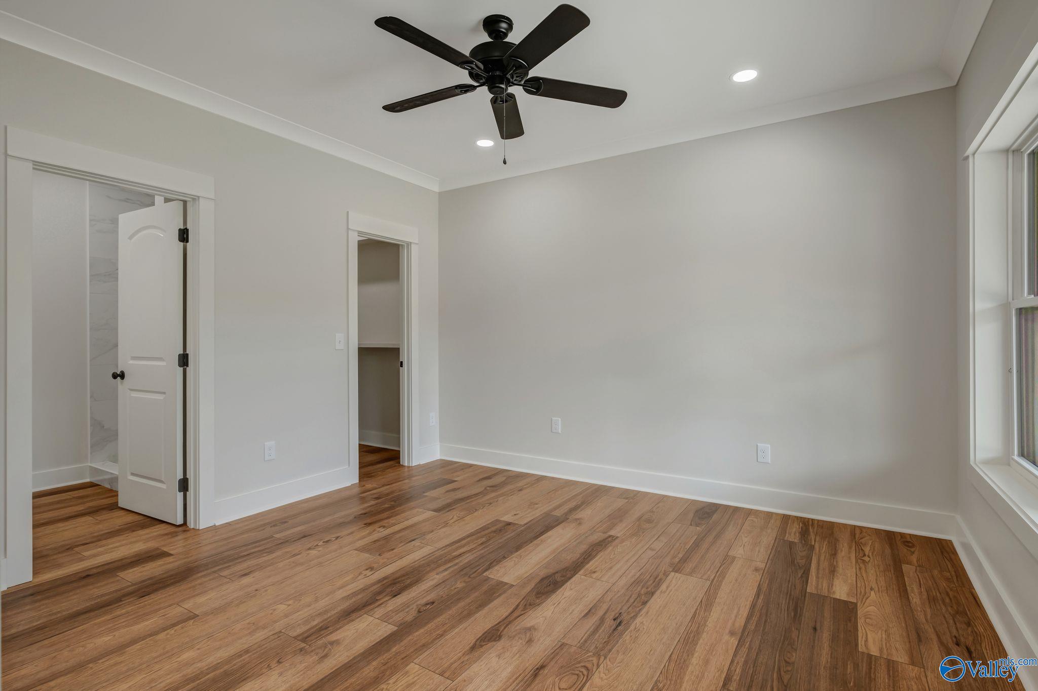 Guntersville, Alabama, 35976, United States, ,4 BathroomsBathrooms,Residential,Active,1702827