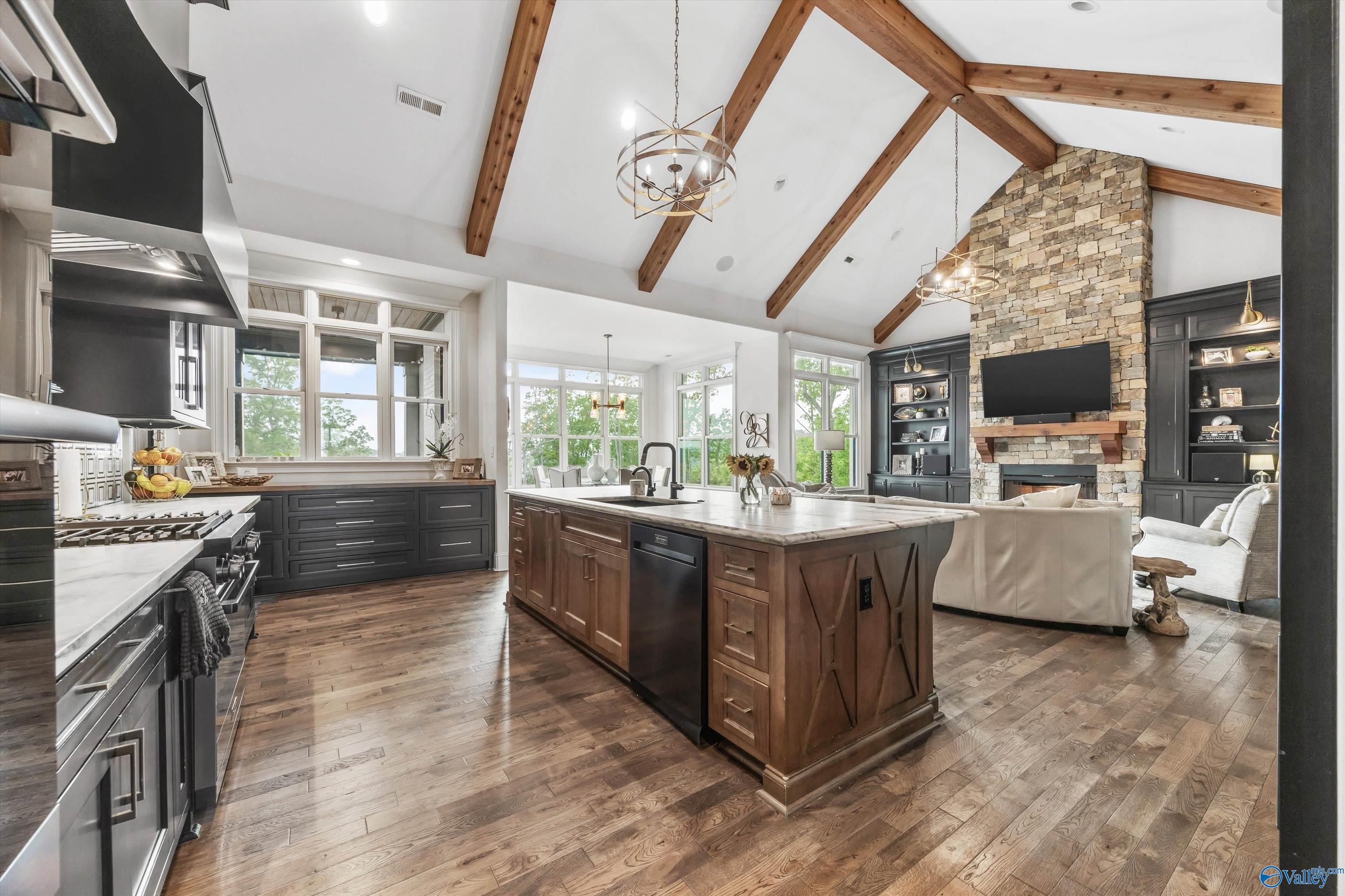 Owens Cross Roads, Alabama, 35763, United States, ,7 BathroomsBathrooms,Residential,Active,1799402