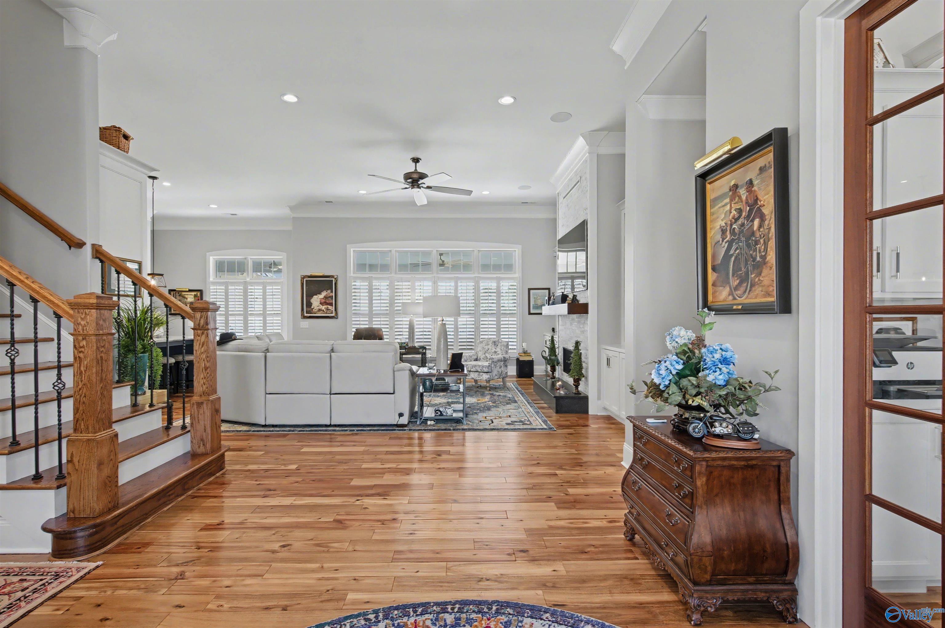 Guntersville, Alabama, 35976, United States, 3 Bedrooms Bedrooms, ,3 BathroomsBathrooms,Residential,Active,2011430