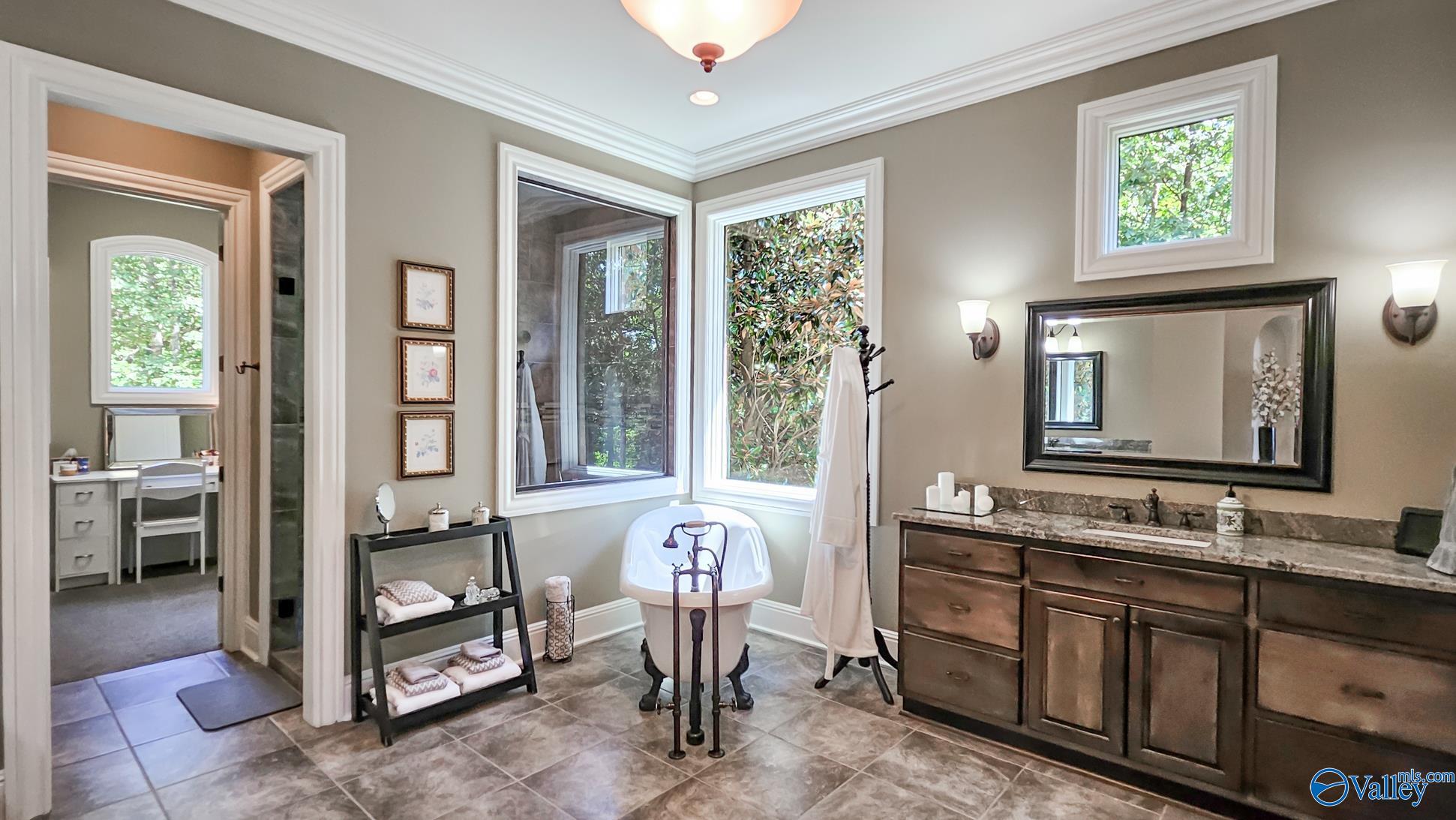 Gurley, Alabama, 35748, United States, 4 Bedrooms Bedrooms, ,6 BathroomsBathrooms,Residential,Active,1922517