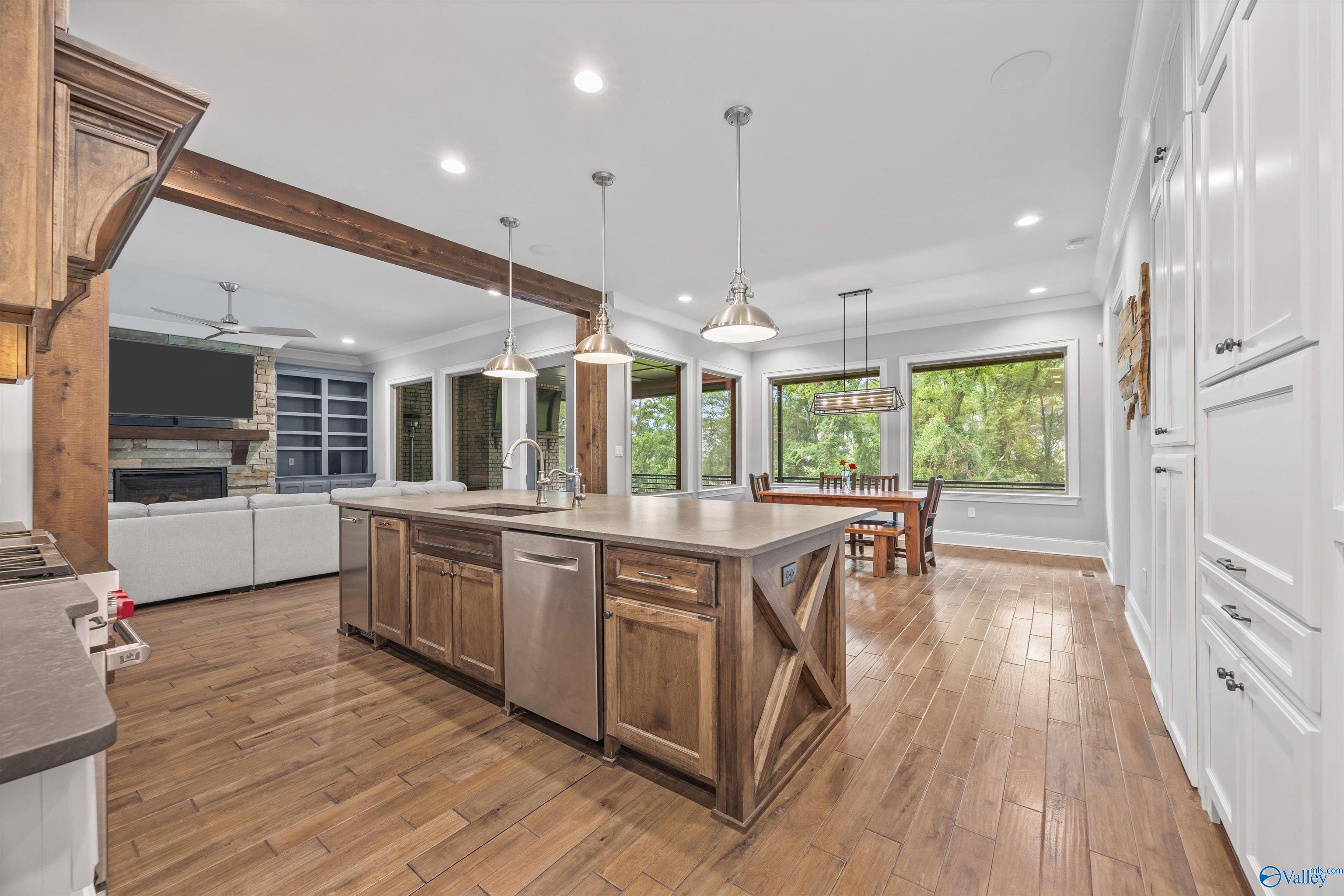 Gurley, Alabama, 35748, United States, 5 Bedrooms Bedrooms, ,7 BathroomsBathrooms,Residential,Active,1834465