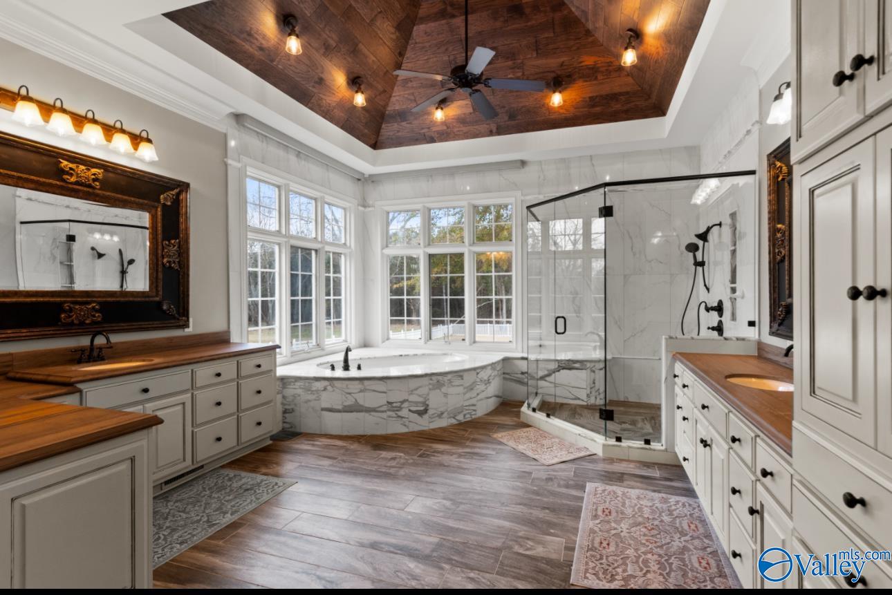 Decatur, Alabama, 35603, United States, 4 Bedrooms Bedrooms, ,5 BathroomsBathrooms,Residential,Active,2008258