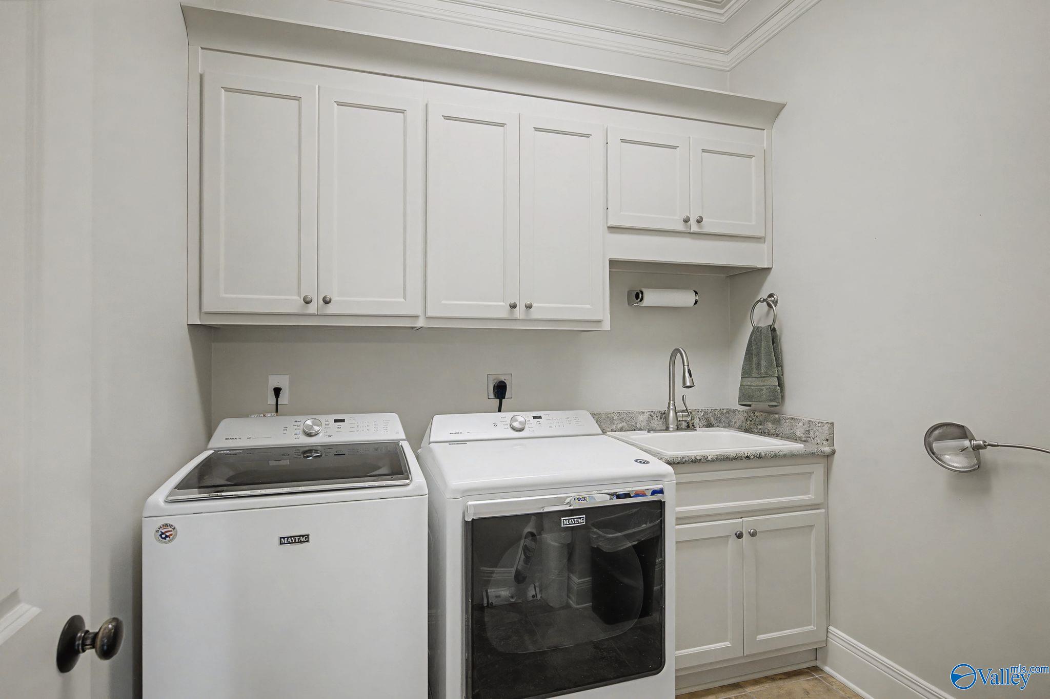 Huntsville, Alabama, 35806, United States, 4 Bedrooms Bedrooms, ,4 BathroomsBathrooms,Residential,Active,2012926