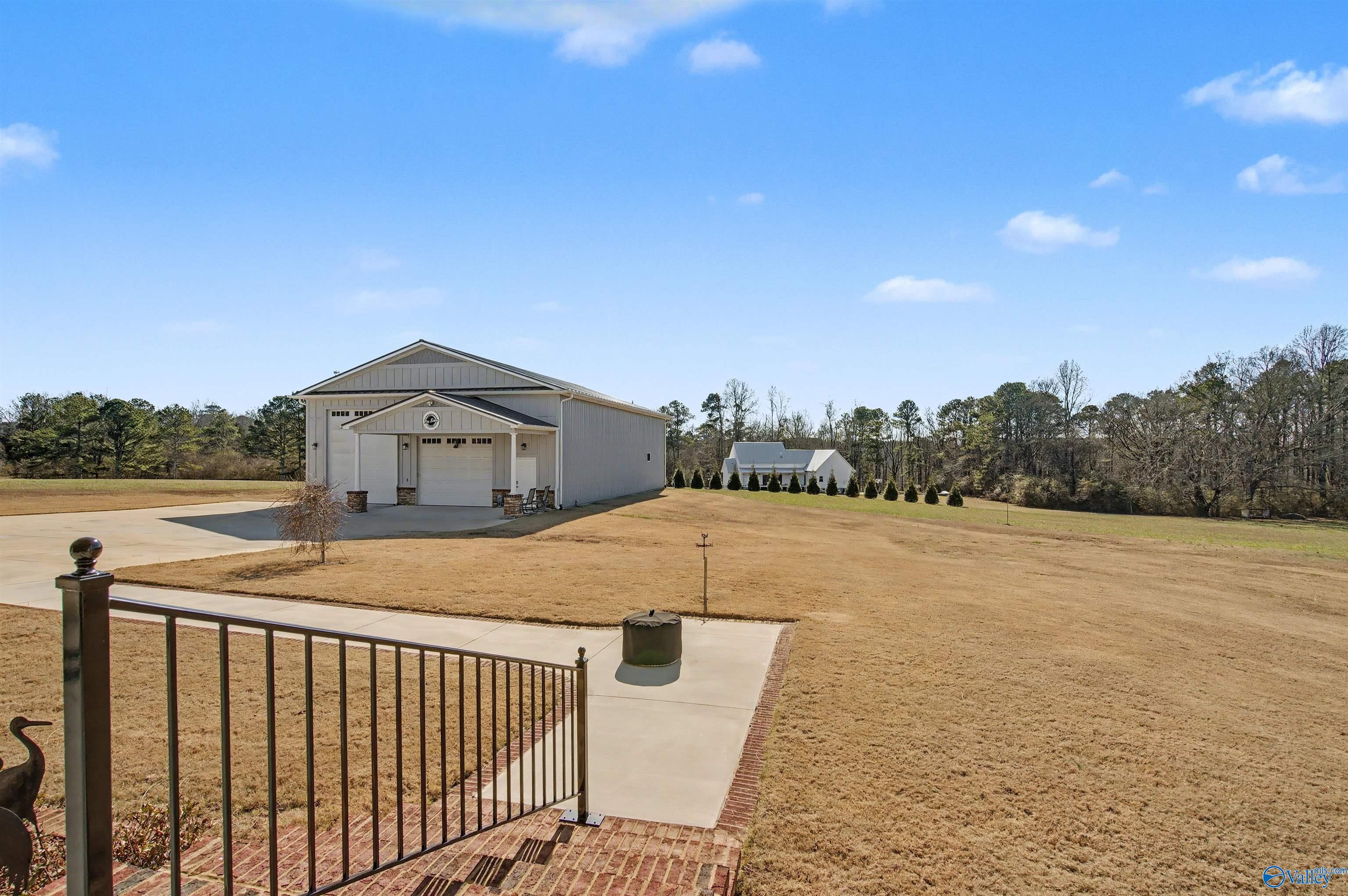 Guntersville, Alabama, 35976, United States, 3 Bedrooms Bedrooms, ,3 BathroomsBathrooms,Residential,Active,2011430