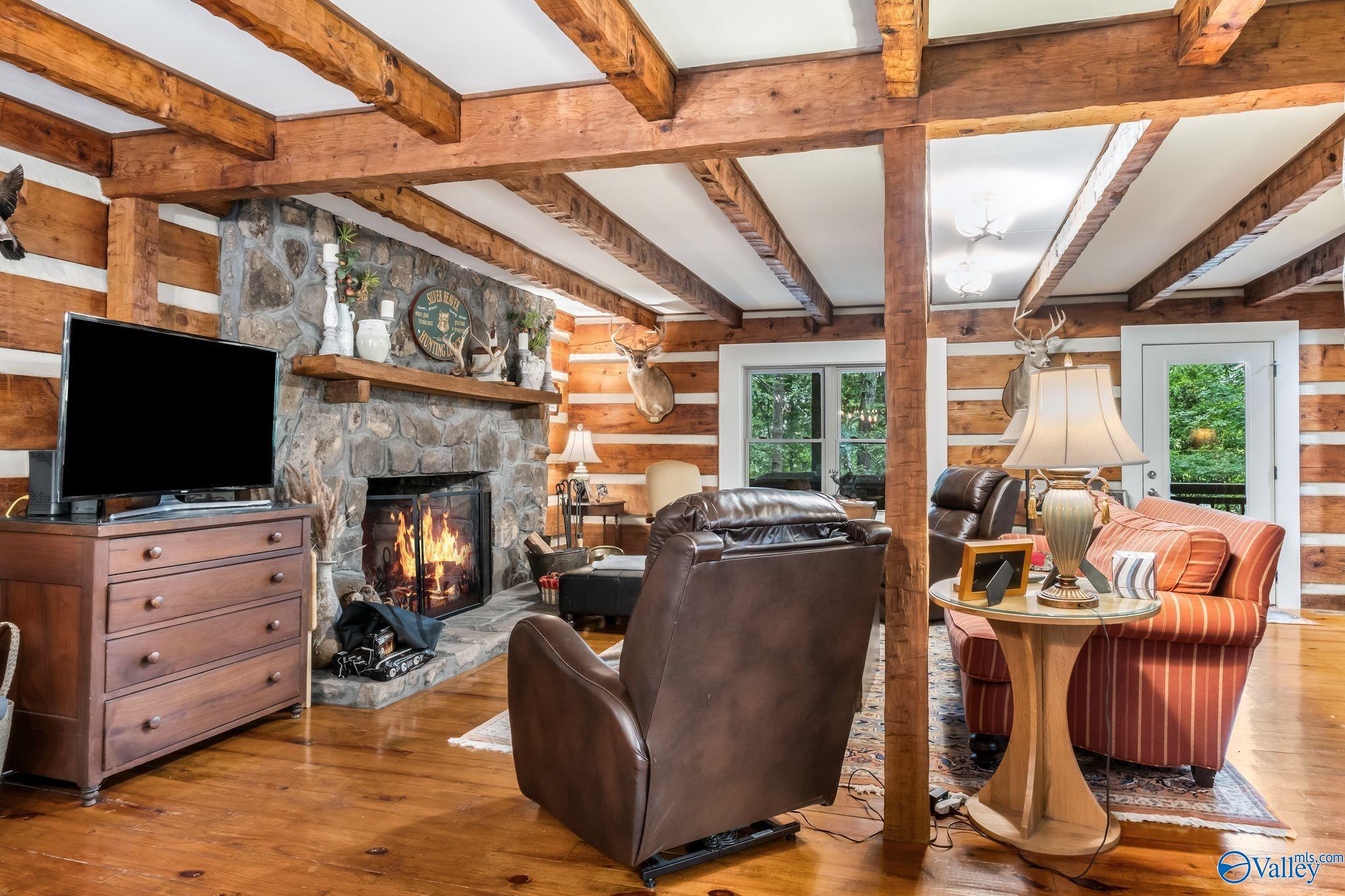 Guntersville, Alabama, 35976, United States, 5 Bedrooms Bedrooms, ,4 BathroomsBathrooms,Residential,Active,1880005