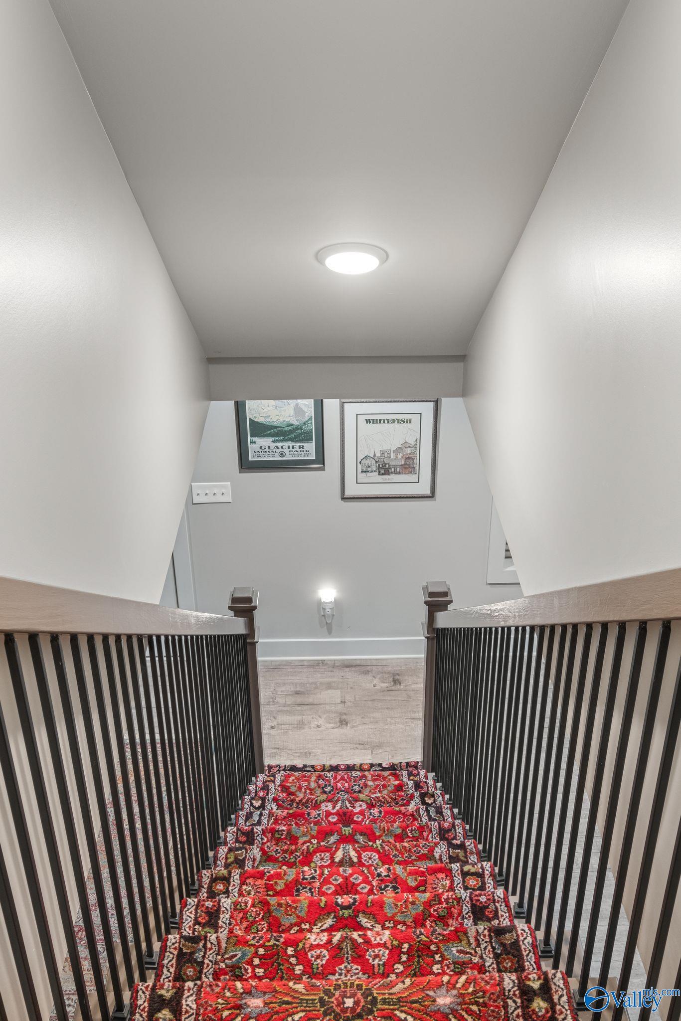 Guntersville, Alabama, 35976, United States, 5 Bedrooms Bedrooms, ,4 BathroomsBathrooms,Residential,Active,1880005