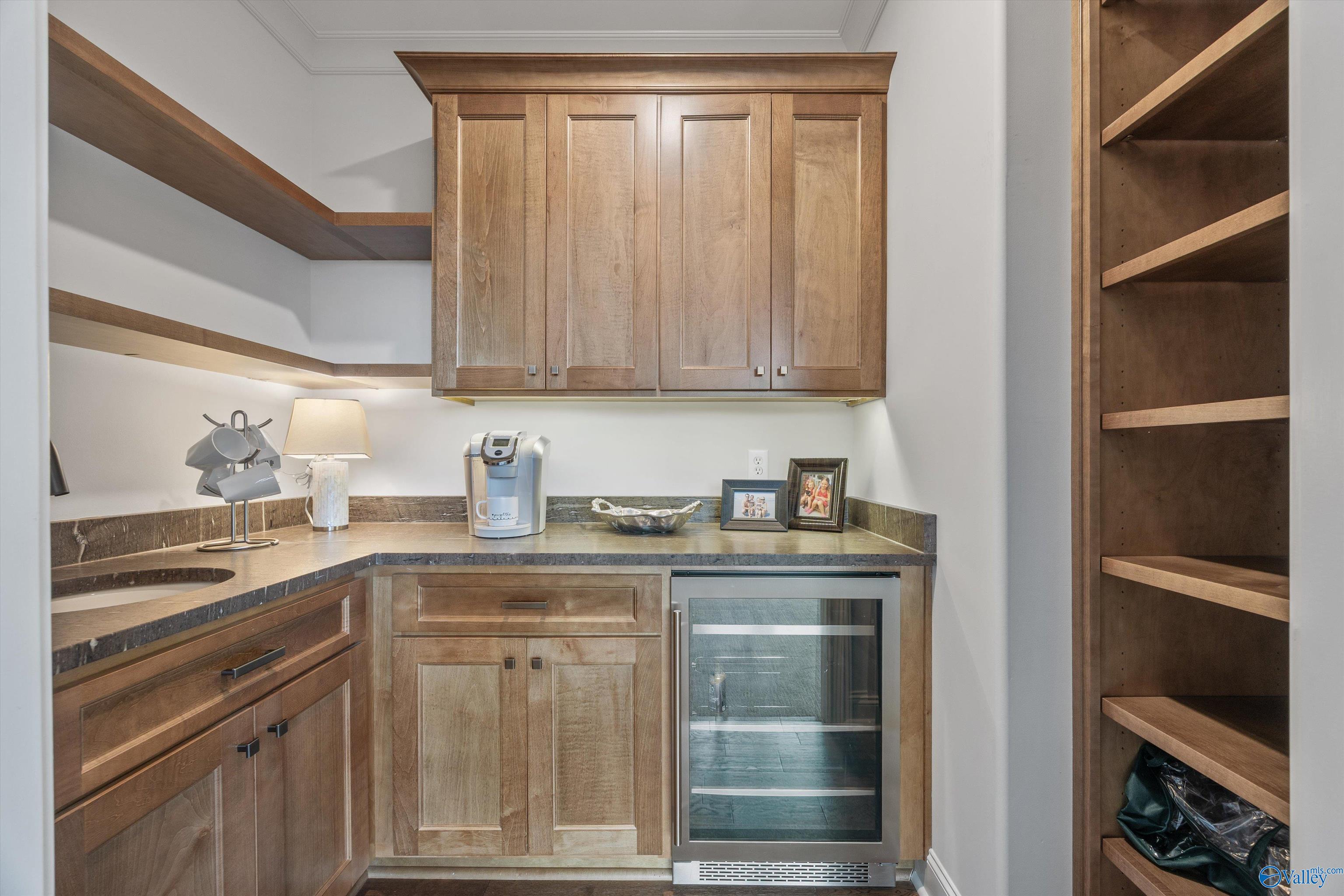 Owens Cross Roads, Alabama, 35763, United States, ,7 BathroomsBathrooms,Residential,Active,1799402