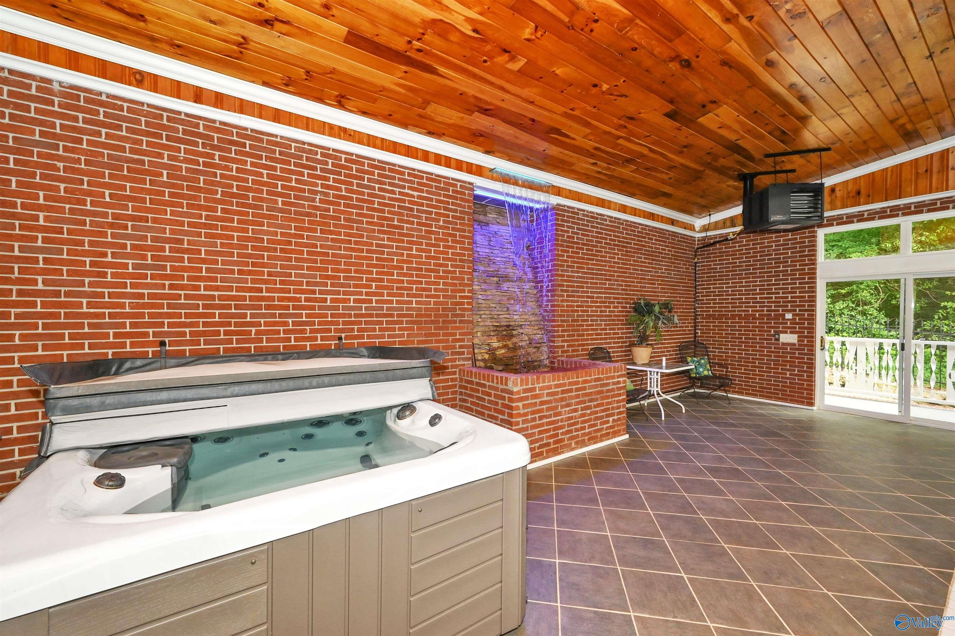 Rogersville, Alabama, 35652, United States, 6 Bedrooms Bedrooms, ,8 BathroomsBathrooms,Residential,Active,1996276