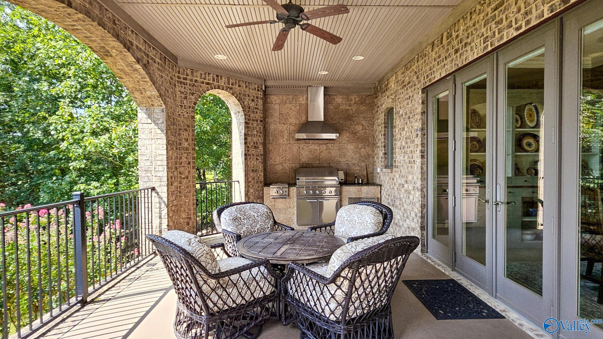 Gurley, Alabama, 35748, United States, 4 Bedrooms Bedrooms, ,6 BathroomsBathrooms,Residential,Active,1922517