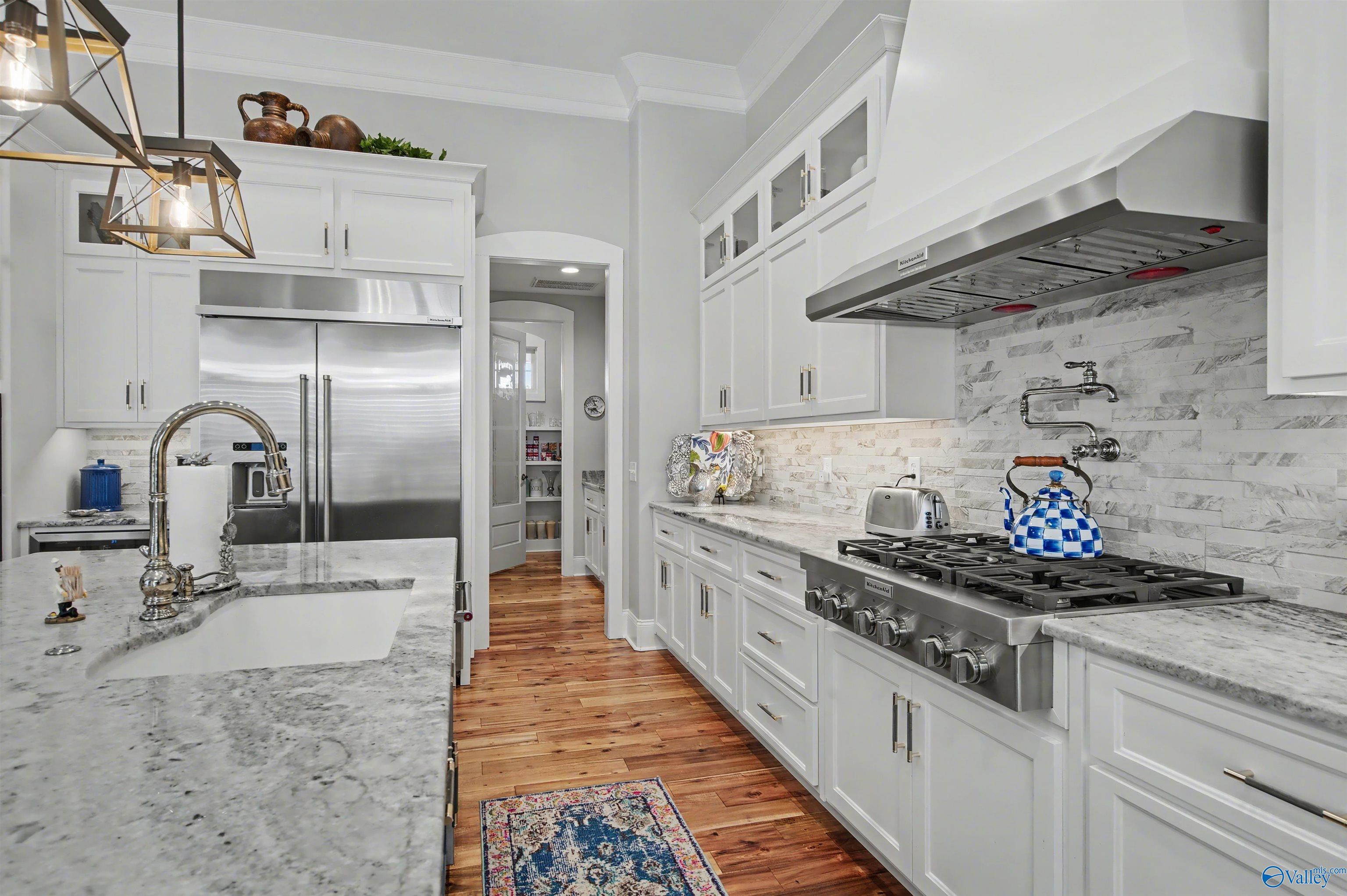 Guntersville, Alabama, 35976, United States, 3 Bedrooms Bedrooms, ,3 BathroomsBathrooms,Residential,Active,2011430