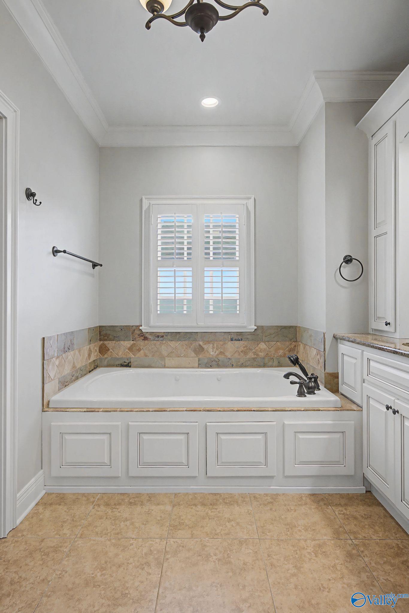 Huntsville, Alabama, 35806, United States, 4 Bedrooms Bedrooms, ,4 BathroomsBathrooms,Residential,Active,2012926