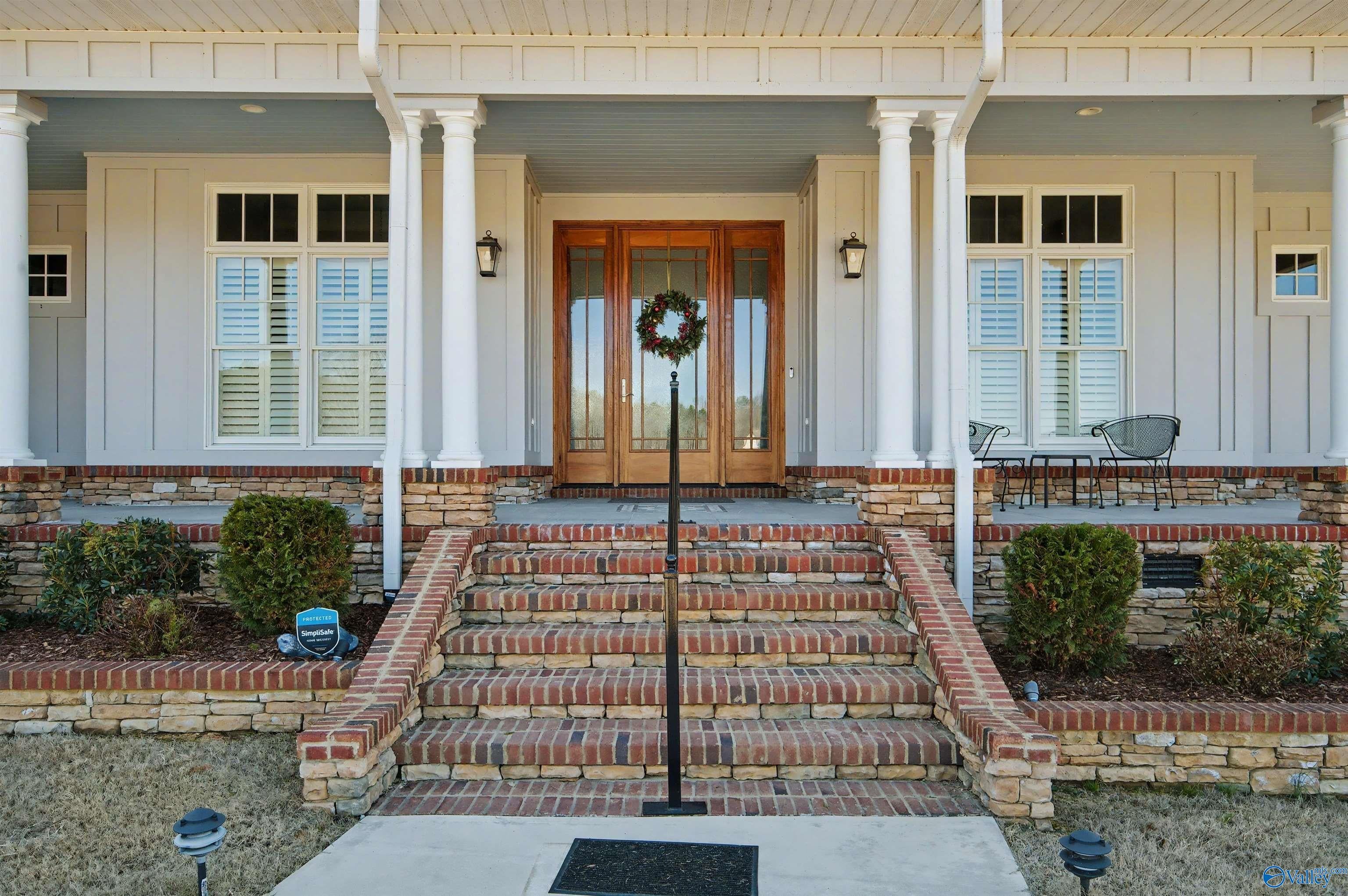 Guntersville, Alabama, 35976, United States, 3 Bedrooms Bedrooms, ,3 BathroomsBathrooms,Residential,Active,2011430