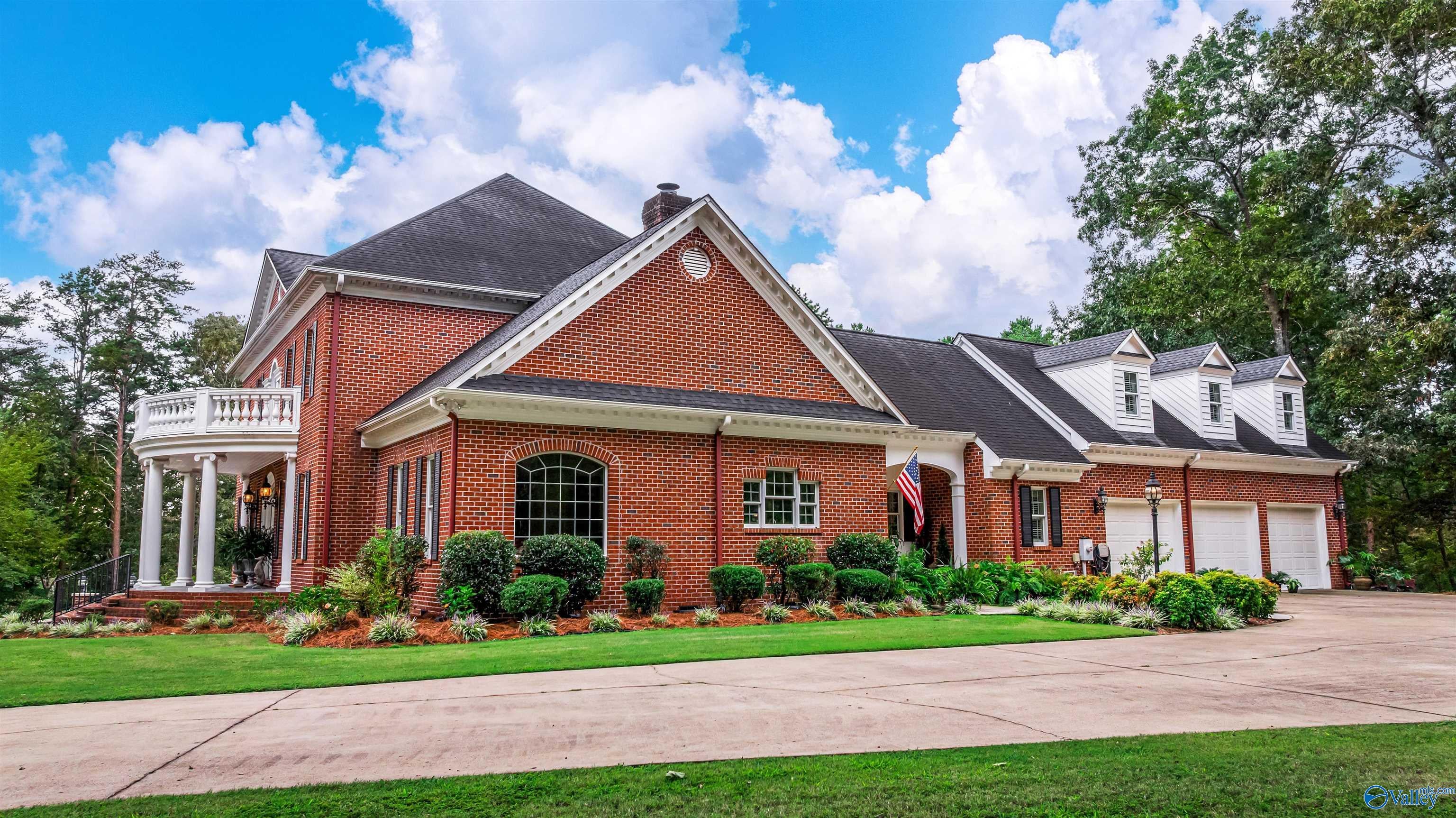 Fort Payne, Alabama, 35968, United States, 4 Bedrooms Bedrooms, ,6 BathroomsBathrooms,Residential,Active,1944095
