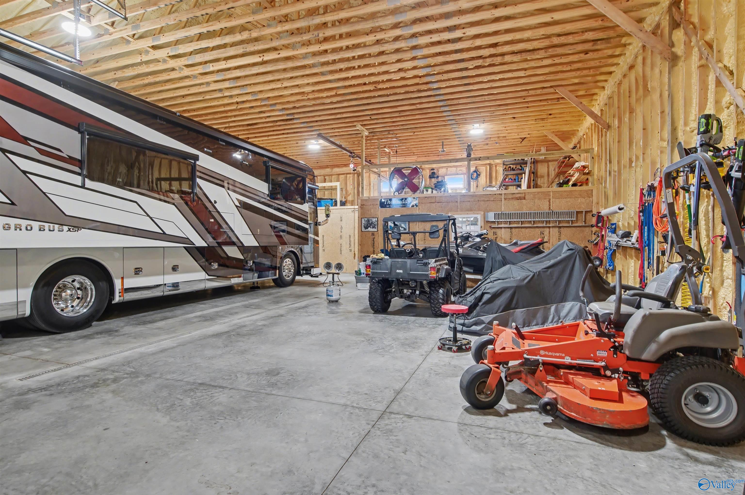 Guntersville, Alabama, 35976, United States, 3 Bedrooms Bedrooms, ,3 BathroomsBathrooms,Residential,Active,2011430