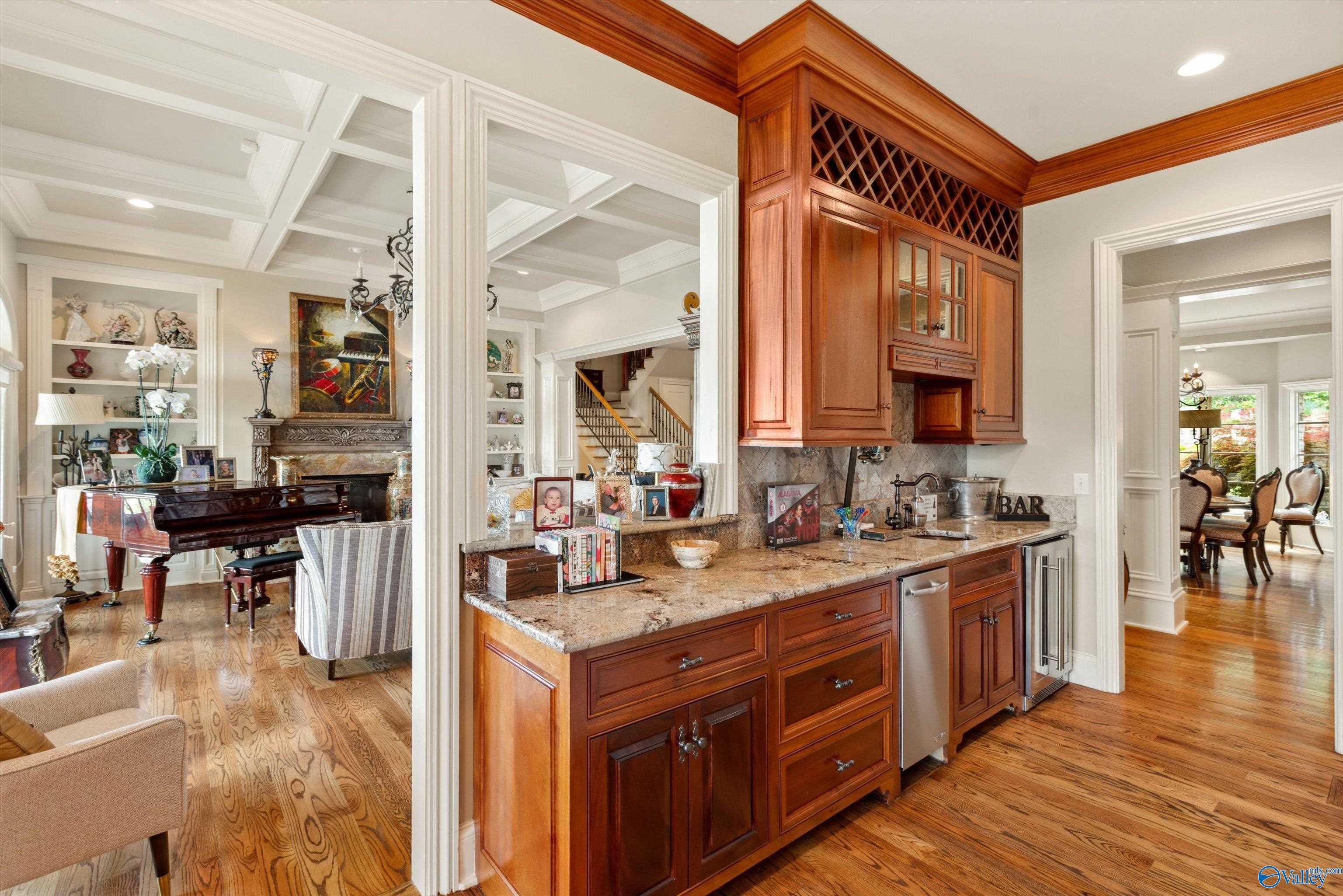 Huntsville, Alabama, 35801, United States, ,8 BathroomsBathrooms,Residential,Active,1832329