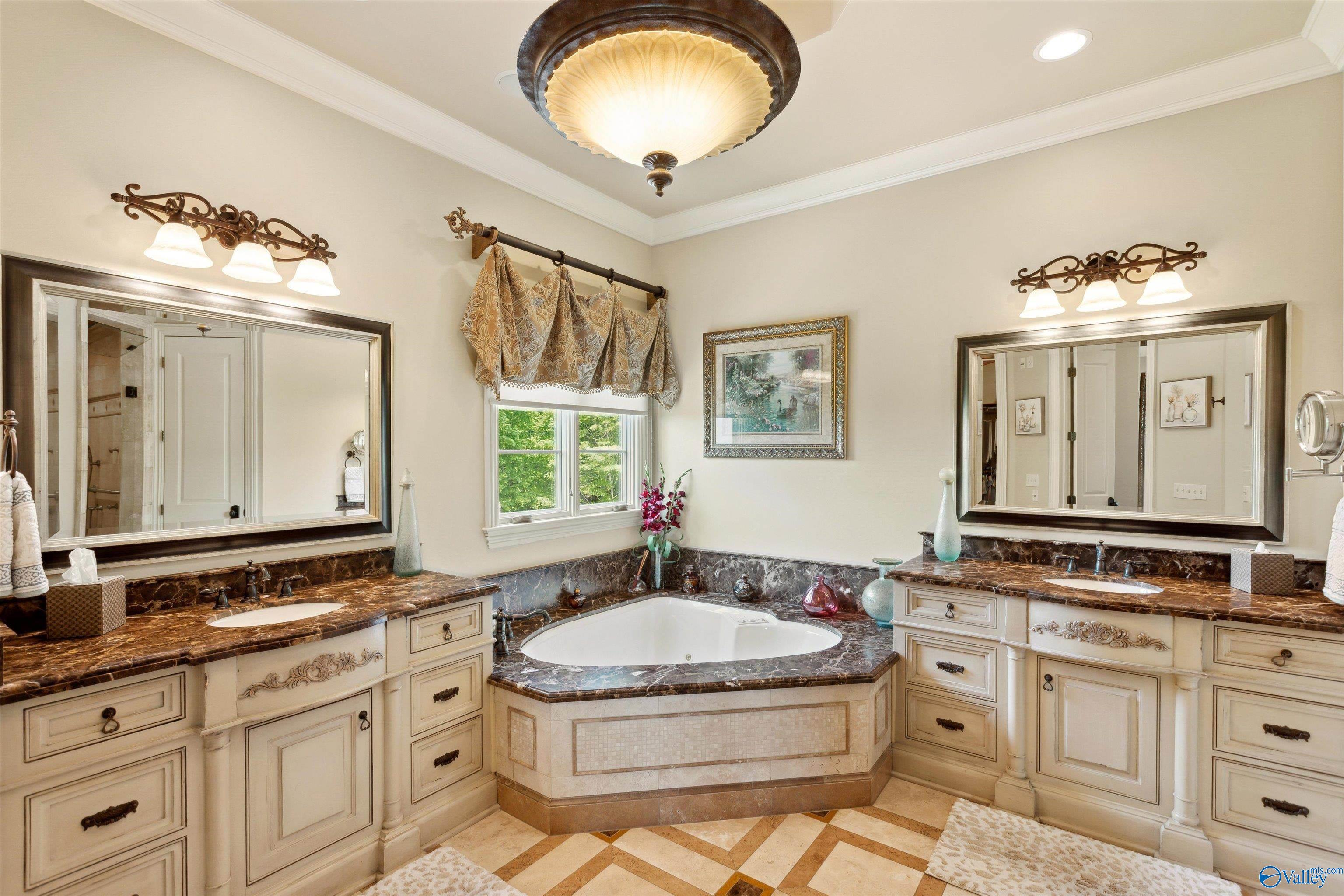 Huntsville, Alabama, 35801, United States, ,8 BathroomsBathrooms,Residential,Active,1832329