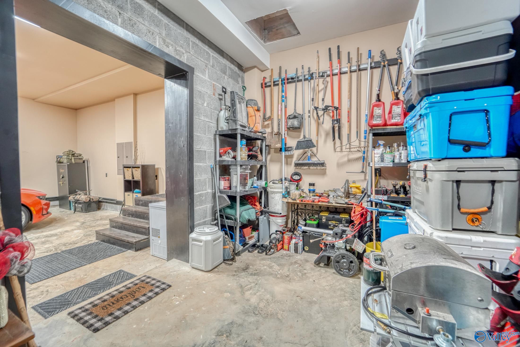 Huntsville, Alabama, 35803, United States, 4 Bedrooms Bedrooms, ,4 BathroomsBathrooms,Residential,Active,1996296