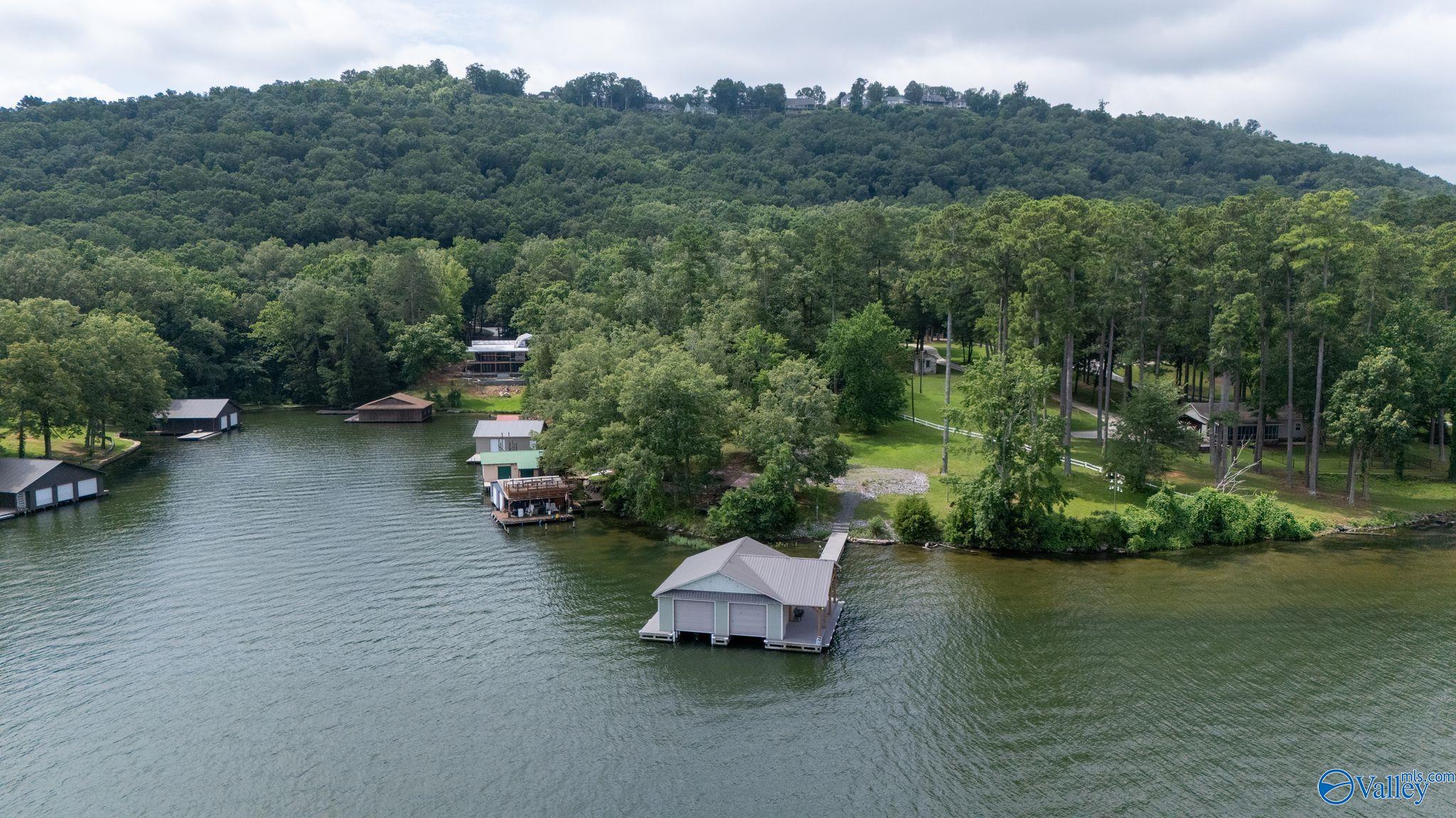 Guntersville, Alabama, 35976, United States, 5 Bedrooms Bedrooms, ,4 BathroomsBathrooms,Residential,Active,1880005