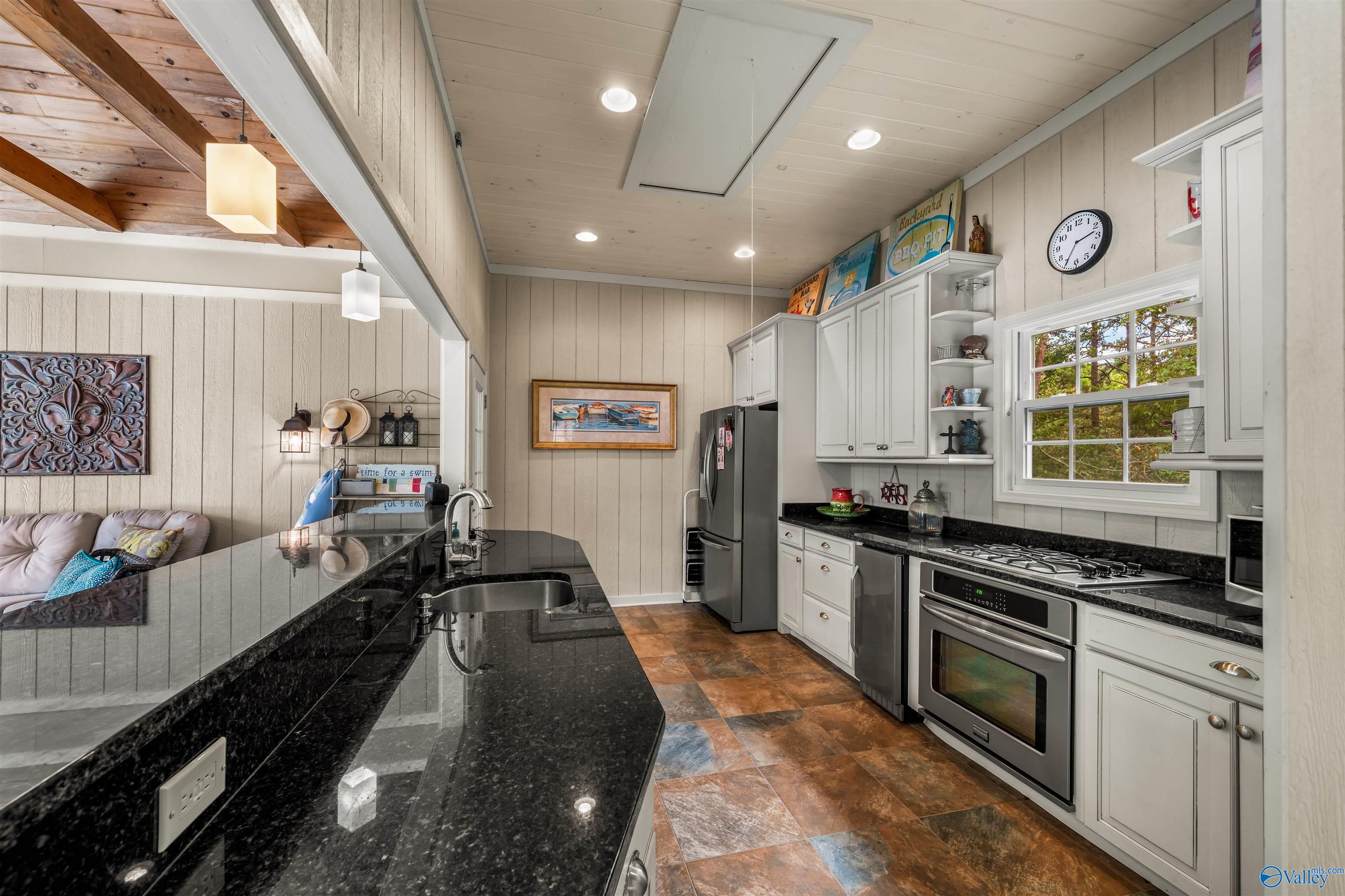 Fort Payne, Alabama, 35968, United States, 4 Bedrooms Bedrooms, ,6 BathroomsBathrooms,Residential,Active,1944095