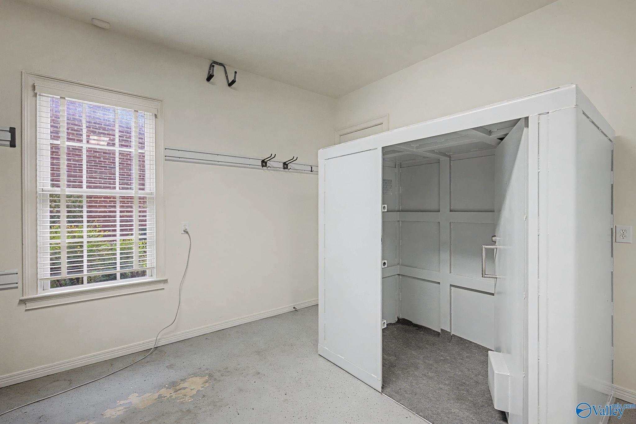 Huntsville, Alabama, 35806, United States, 4 Bedrooms Bedrooms, ,4 BathroomsBathrooms,Residential,Active,2012926