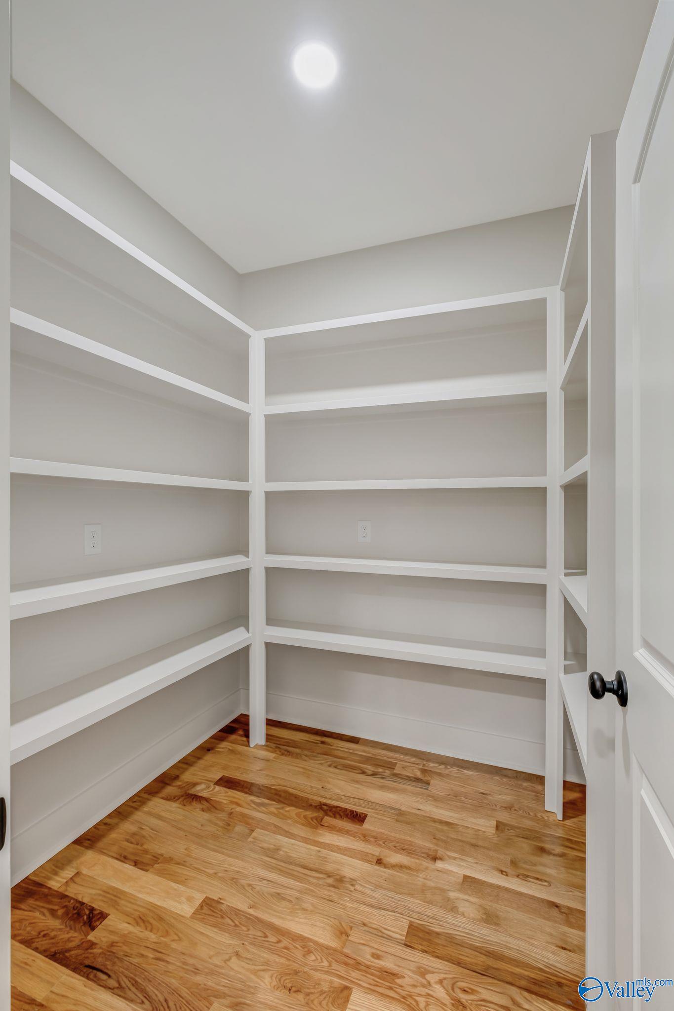 Guntersville, Alabama, 35976, United States, ,4 BathroomsBathrooms,Residential,Active,1702827