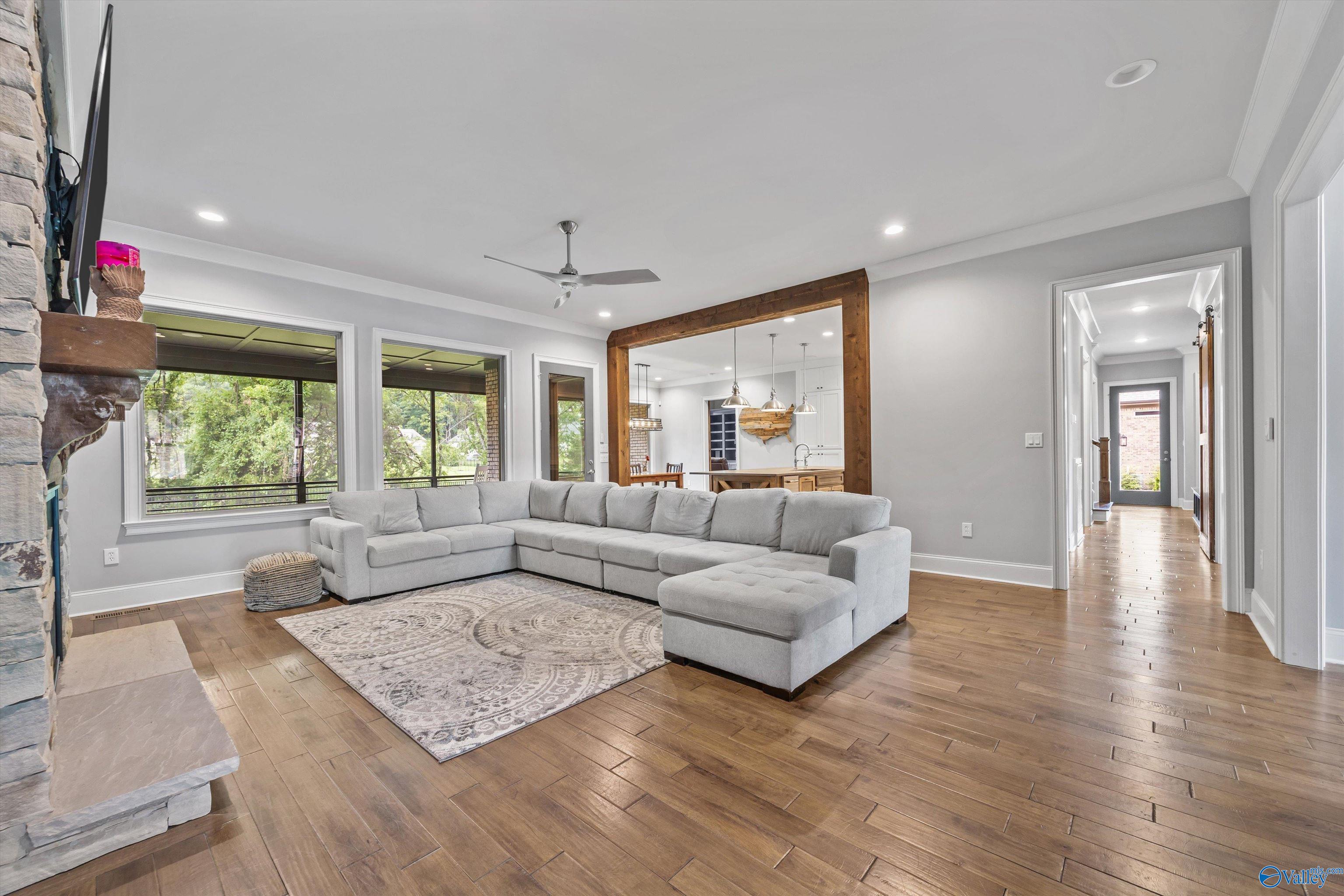 Gurley, Alabama, 35748, United States, 5 Bedrooms Bedrooms, ,7 BathroomsBathrooms,Residential,Active,1834465