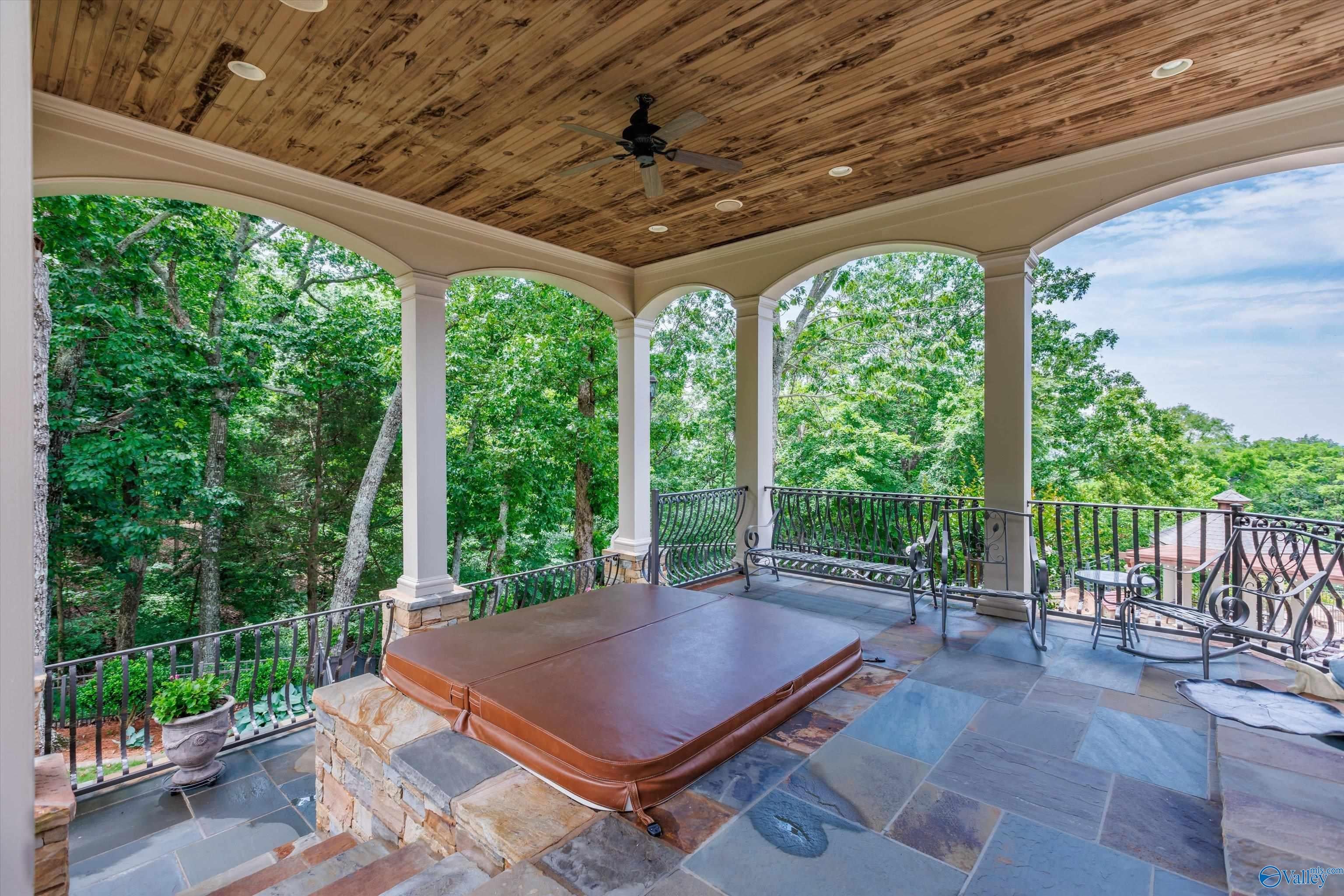 Huntsville, Alabama, 35801, United States, ,8 BathroomsBathrooms,Residential,Active,1832329