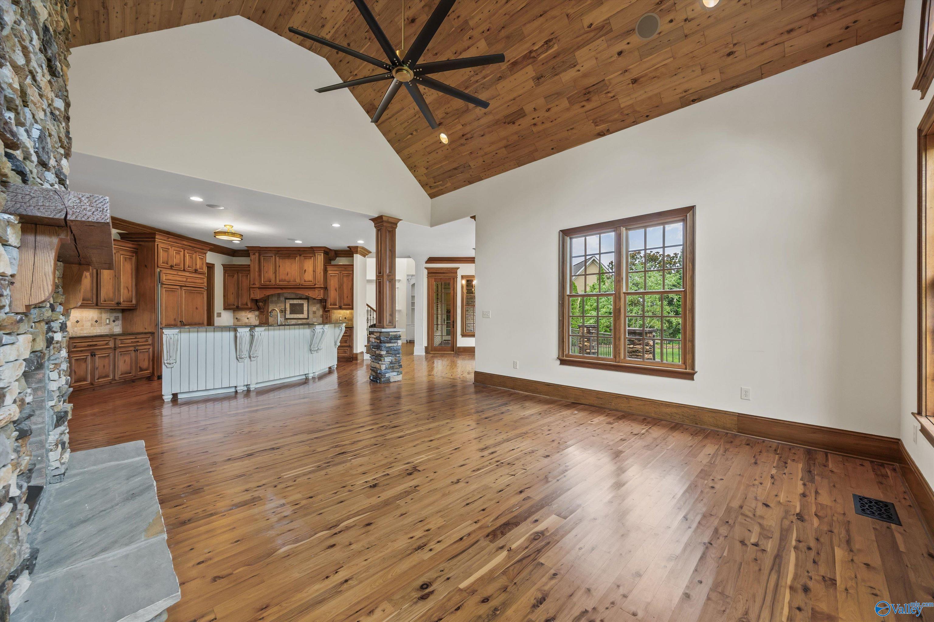 Gurley, Alabama, 35748, United States, 4 Bedrooms Bedrooms, ,5 BathroomsBathrooms,Residential,Active,1909111