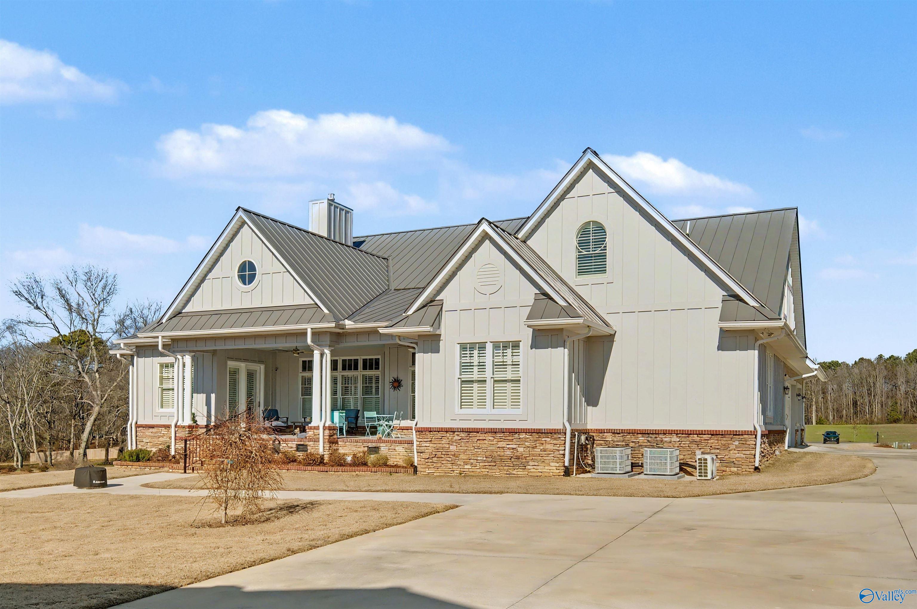 Guntersville, Alabama, 35976, United States, 3 Bedrooms Bedrooms, ,3 BathroomsBathrooms,Residential,Active,2011430