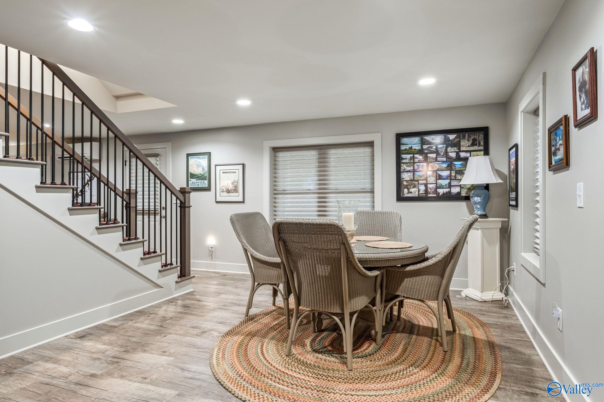 Guntersville, Alabama, 35976, United States, 5 Bedrooms Bedrooms, ,4 BathroomsBathrooms,Residential,Active,1880005