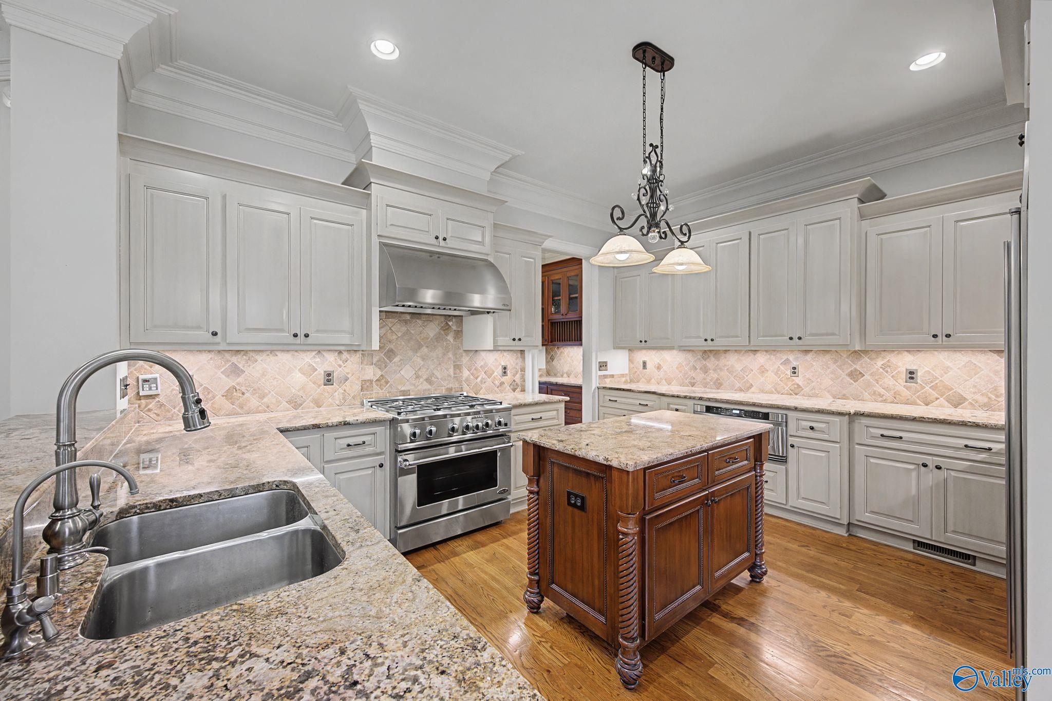 Huntsville, Alabama, 35806, United States, 4 Bedrooms Bedrooms, ,4 BathroomsBathrooms,Residential,Active,2012926