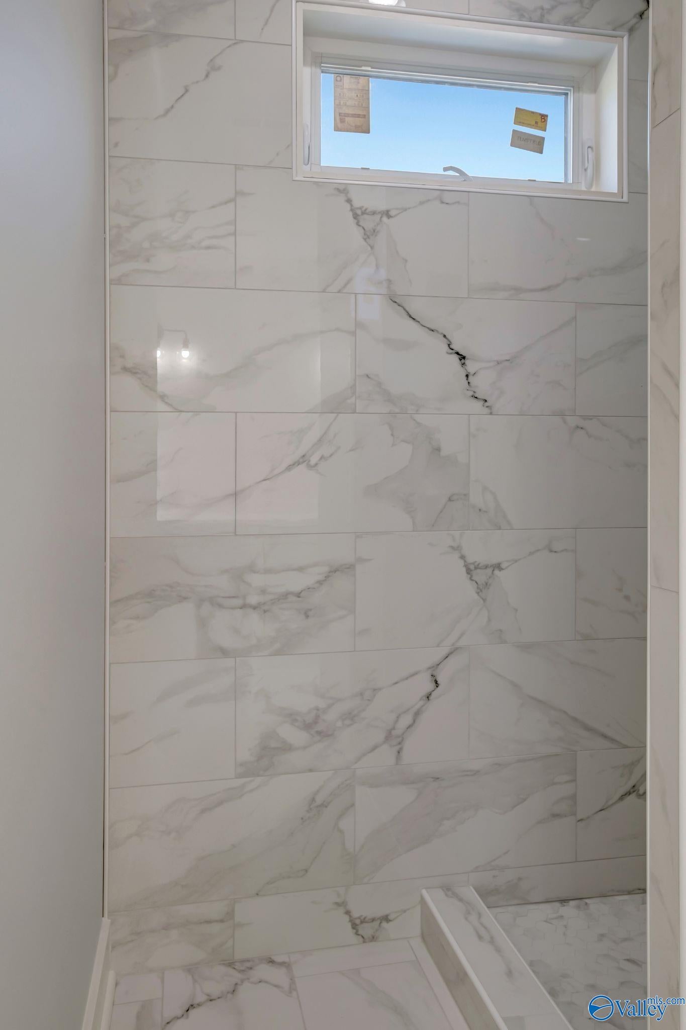 Guntersville, Alabama, 35976, United States, ,4 BathroomsBathrooms,Residential,Active,1702827