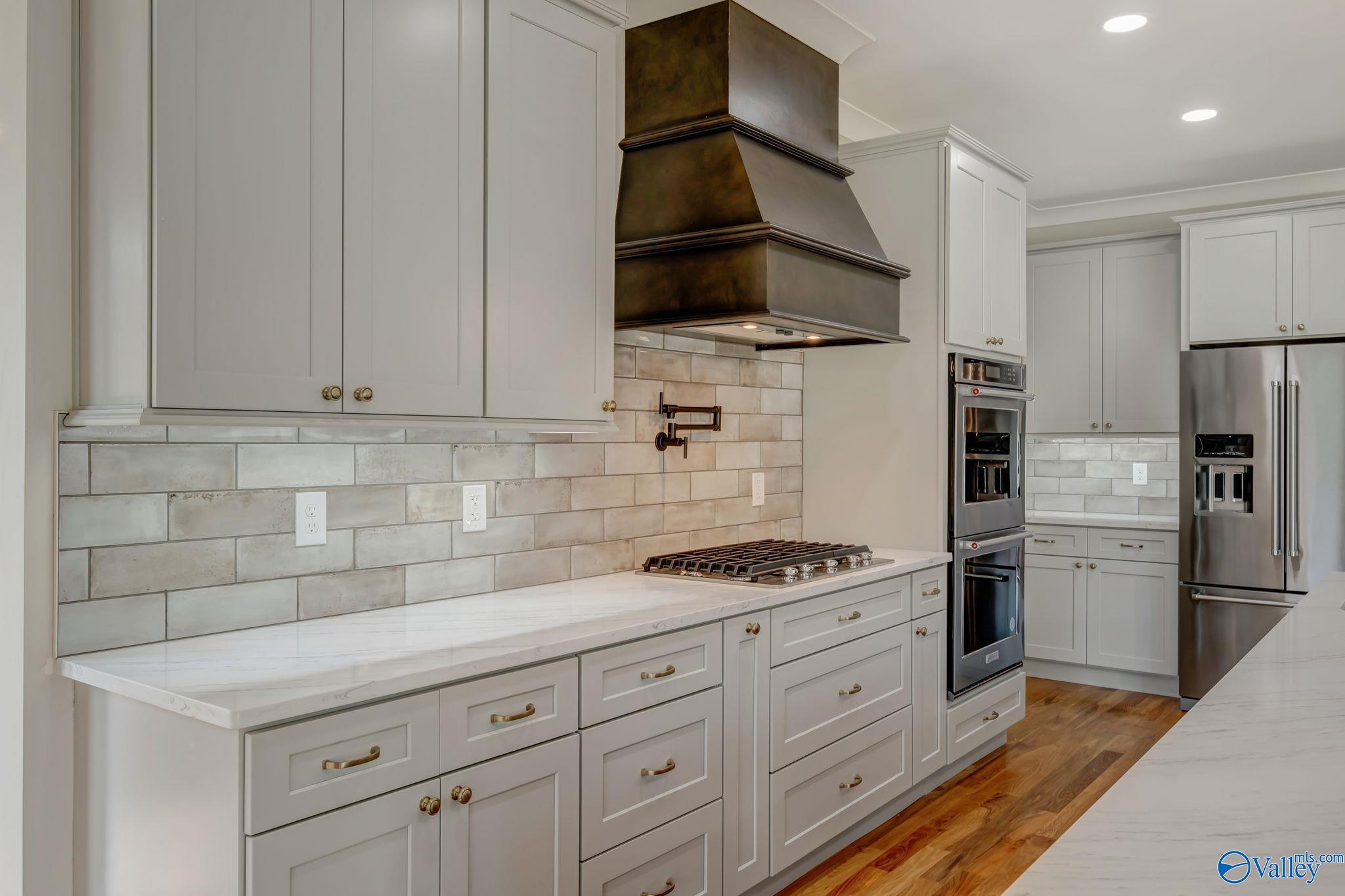 Guntersville, Alabama, 35976, United States, ,4 BathroomsBathrooms,Residential,Active,1702827