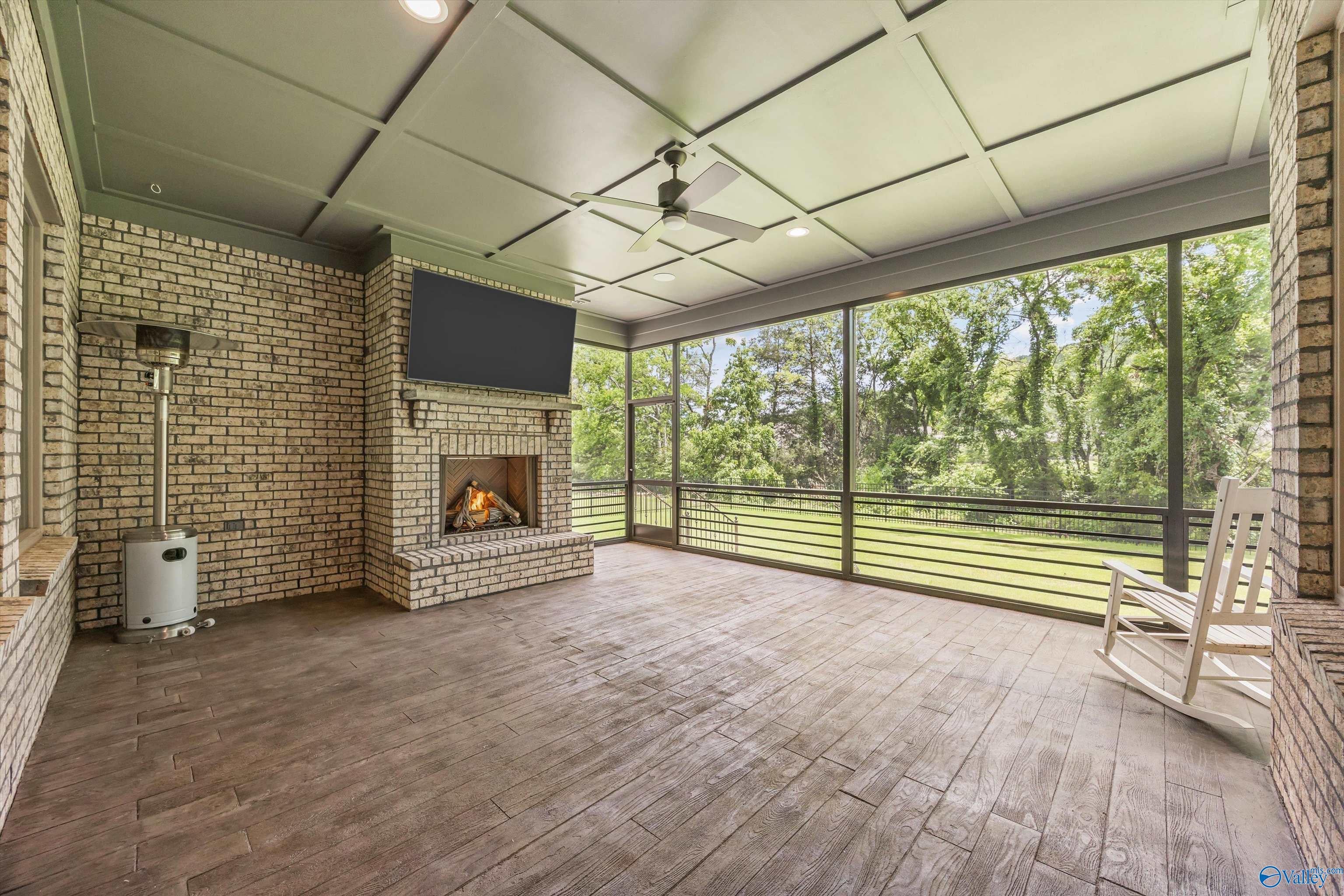 Gurley, Alabama, 35748, United States, 5 Bedrooms Bedrooms, ,7 BathroomsBathrooms,Residential,Active,1834465