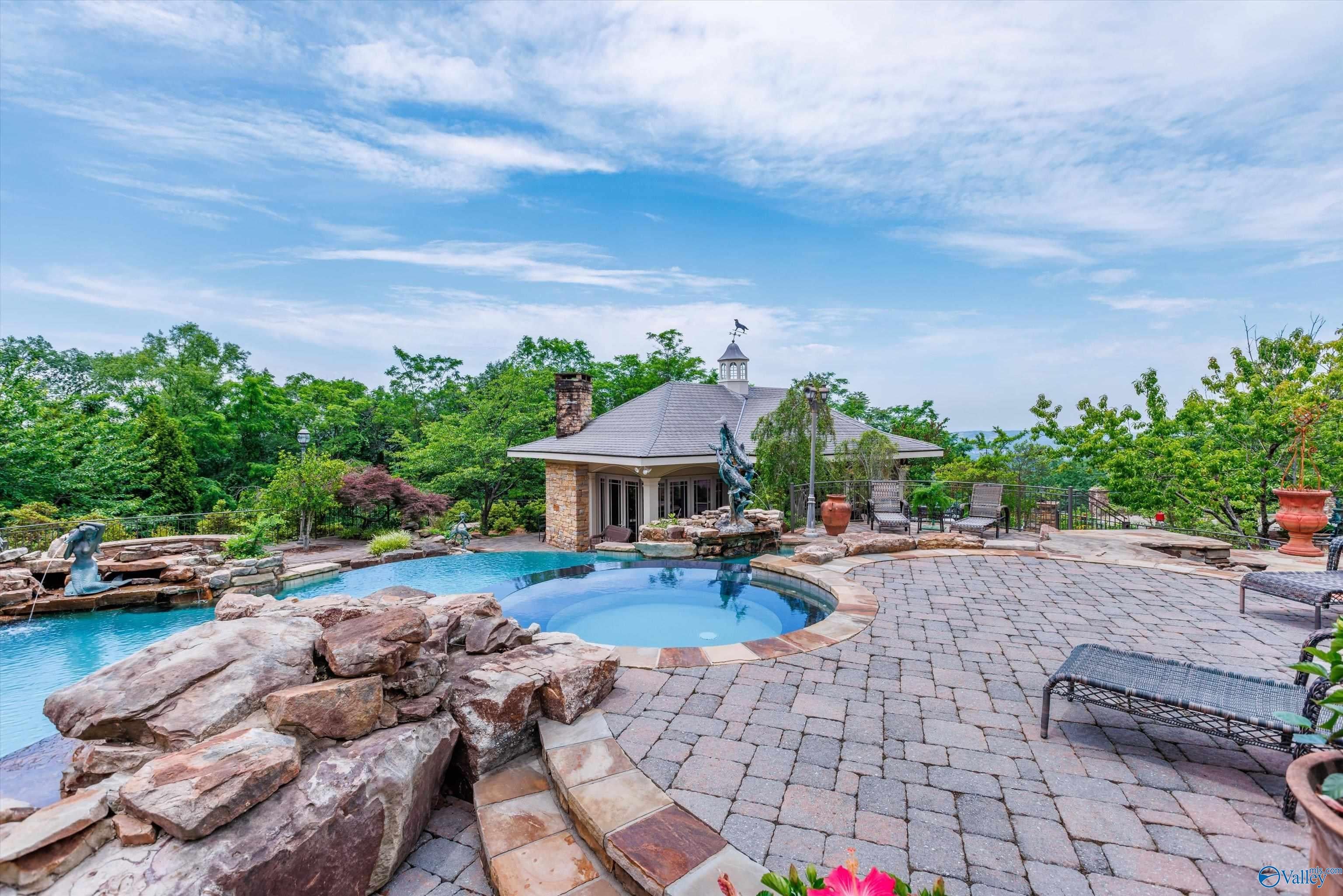 Huntsville, Alabama, 35801, United States, ,8 BathroomsBathrooms,Residential,Active,1832329