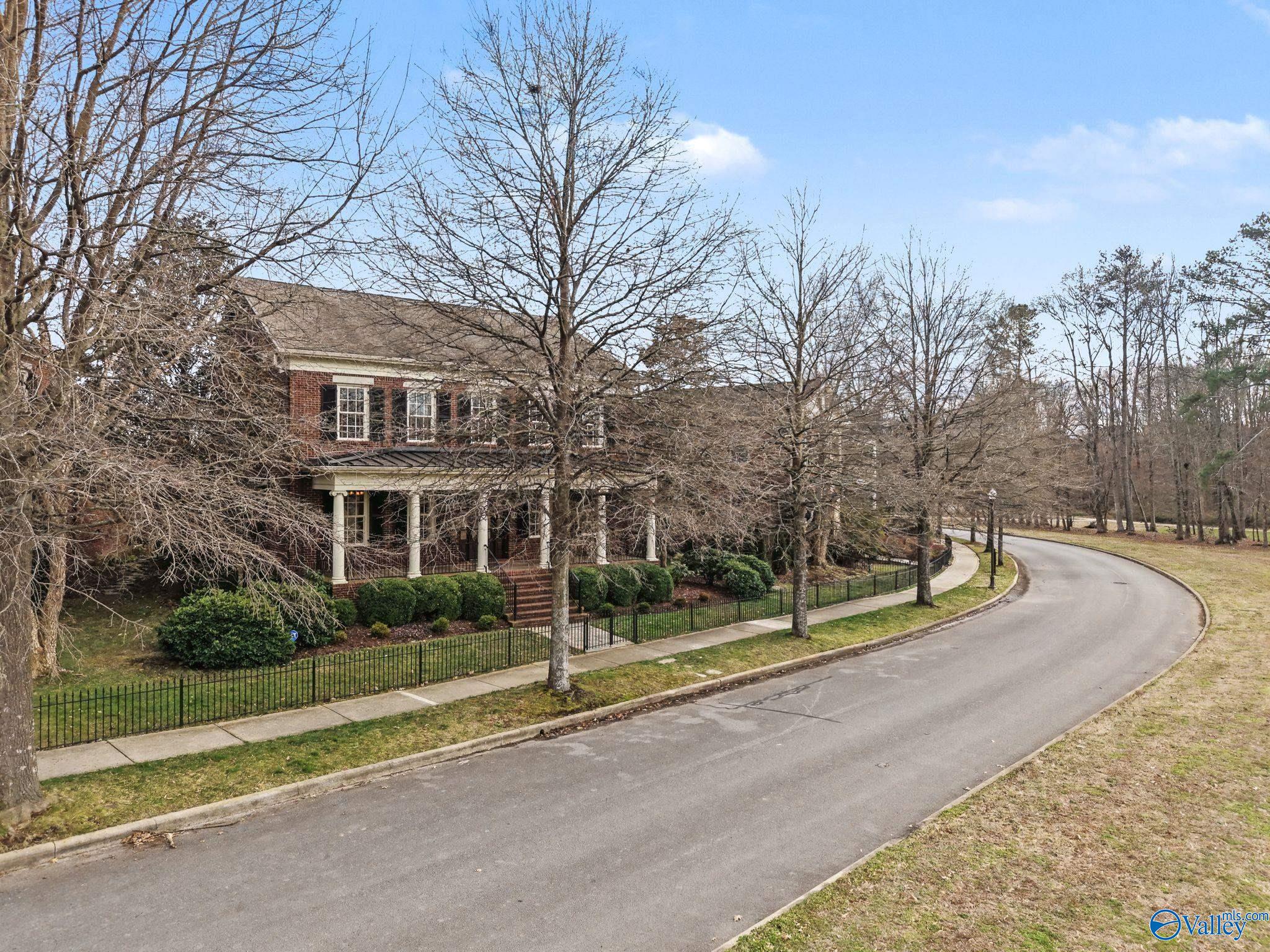 Huntsville, Alabama, 35806, United States, 4 Bedrooms Bedrooms, ,4 BathroomsBathrooms,Residential,Active,2012926