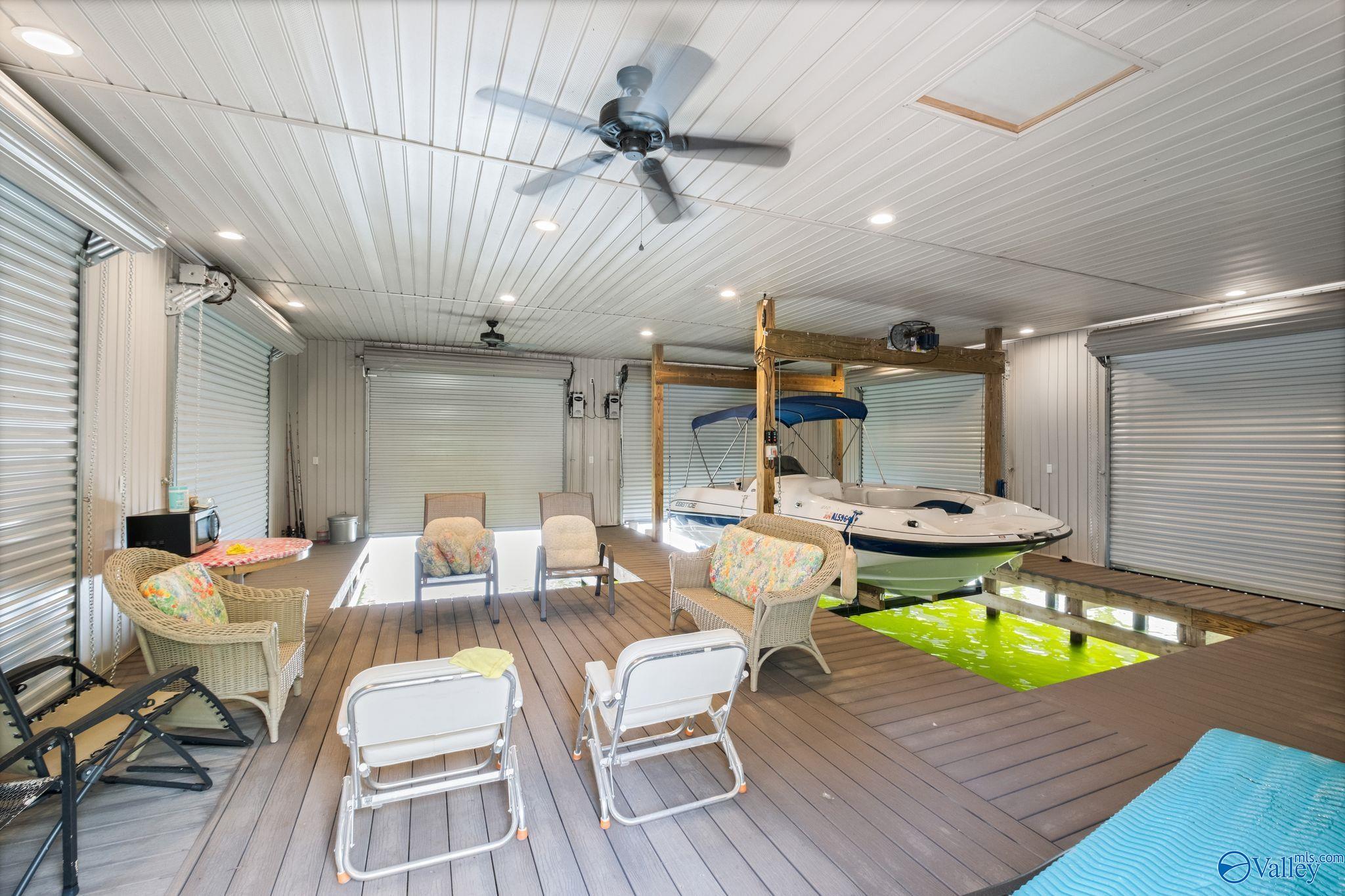 Guntersville, Alabama, 35976, United States, 5 Bedrooms Bedrooms, ,4 BathroomsBathrooms,Residential,Active,1880005