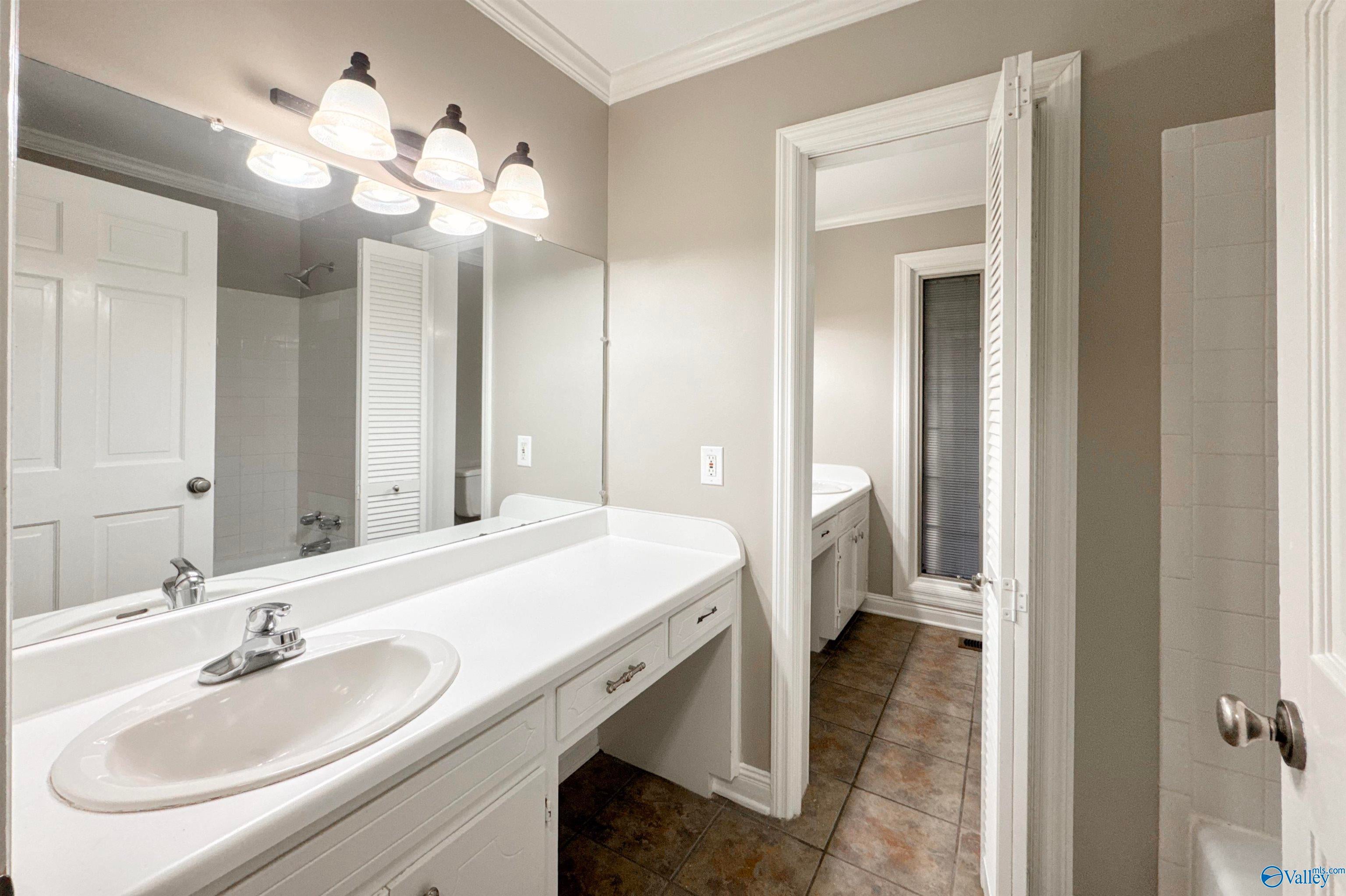 Decatur, Alabama, 35603, United States, 5 Bedrooms Bedrooms, ,5 BathroomsBathrooms,Residential,Active,1972133