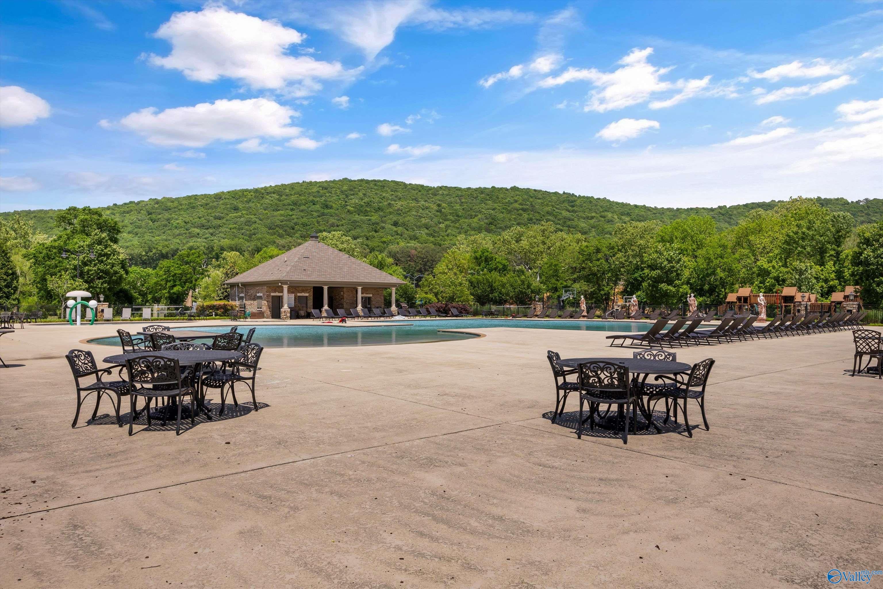 Gurley, Alabama, 35748, United States, 4 Bedrooms Bedrooms, ,4 BathroomsBathrooms,Residential,Active,1781606