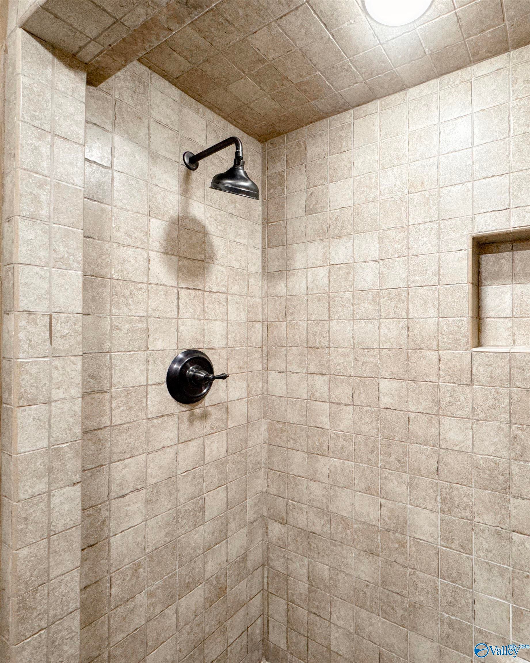 Decatur, Alabama, 35603, United States, 5 Bedrooms Bedrooms, ,5 BathroomsBathrooms,Residential,Active,1972133